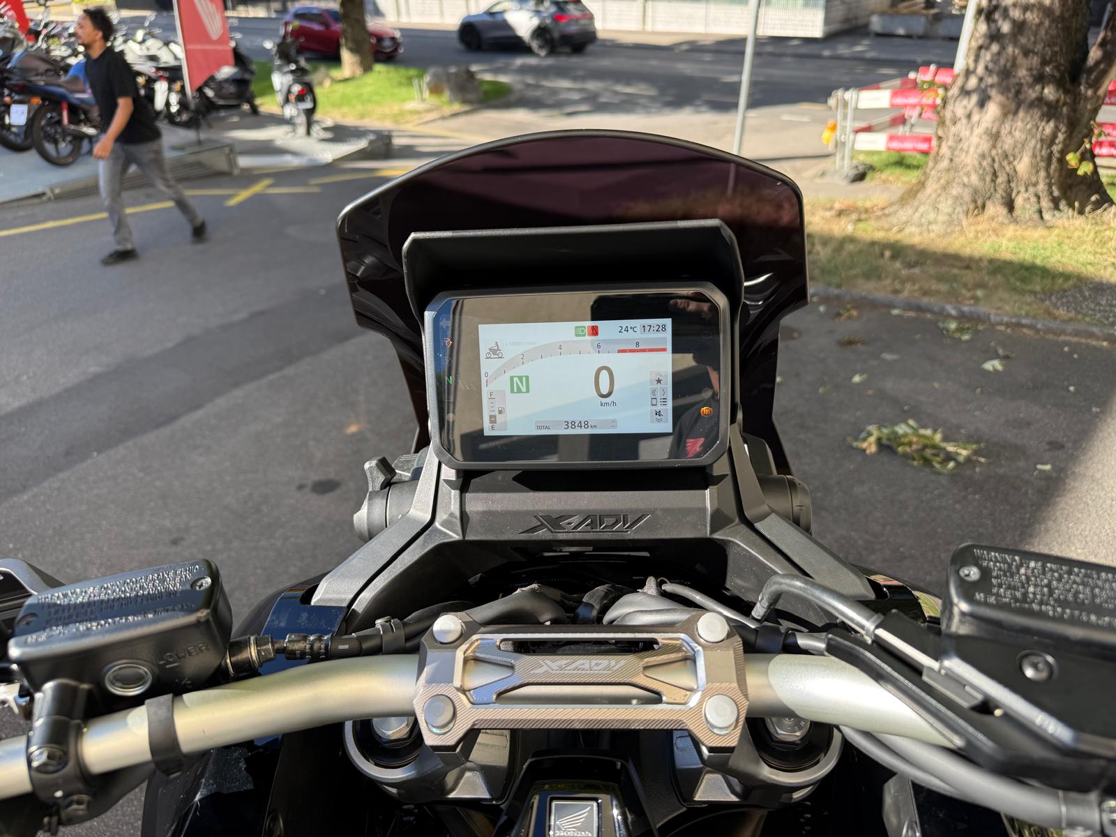 HONDA X-ADV 750-image-11