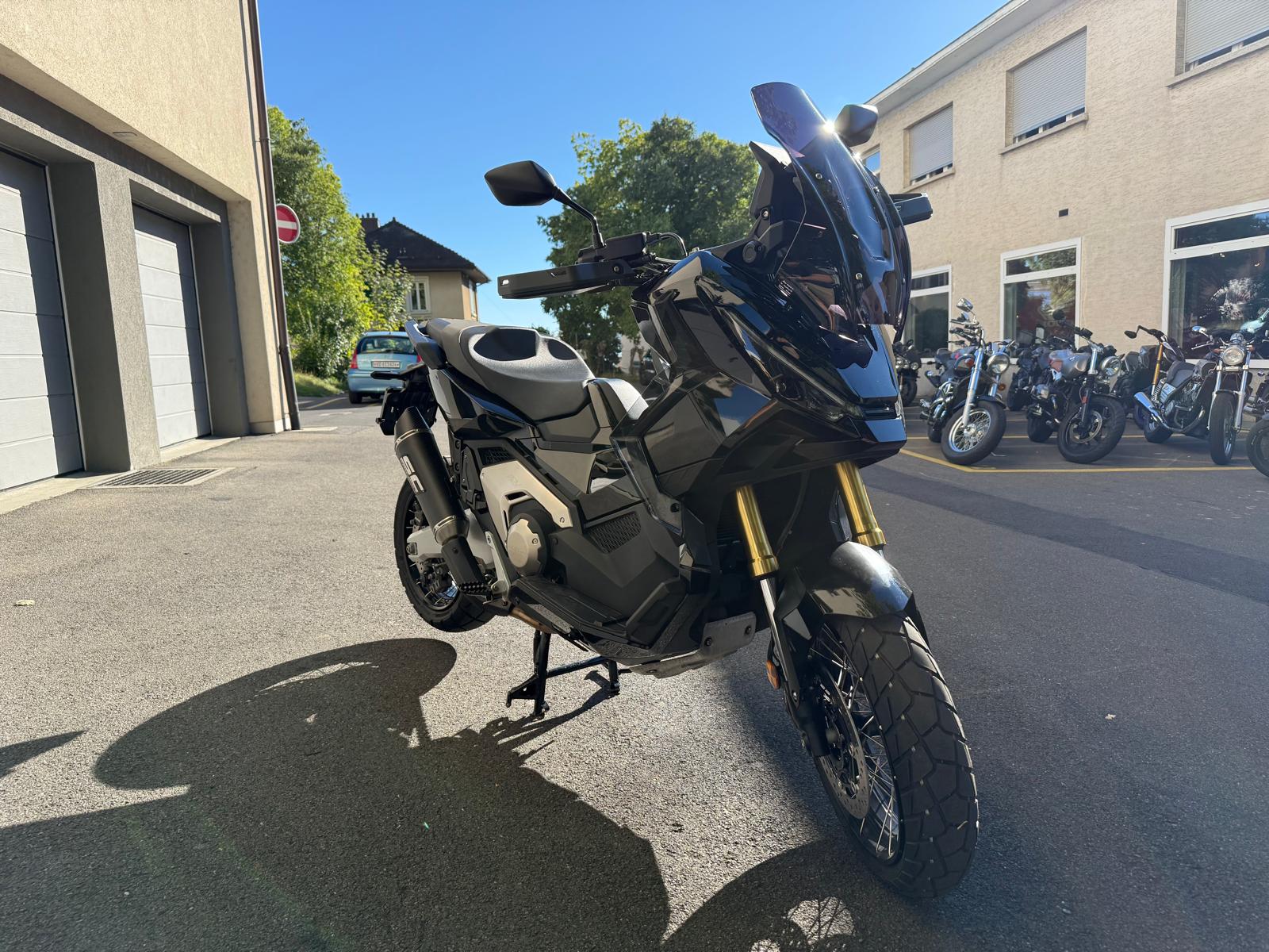 HONDA X-ADV 750-showroom-element-1
