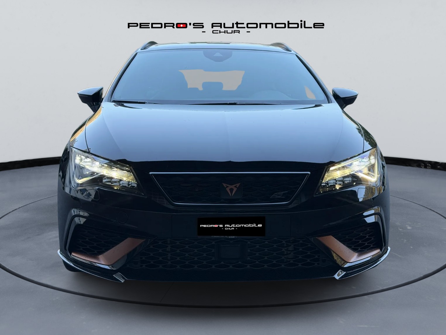 SEAT Leon ST 2.0 TSI Cupra R 300 4 Drive DSG-image-2