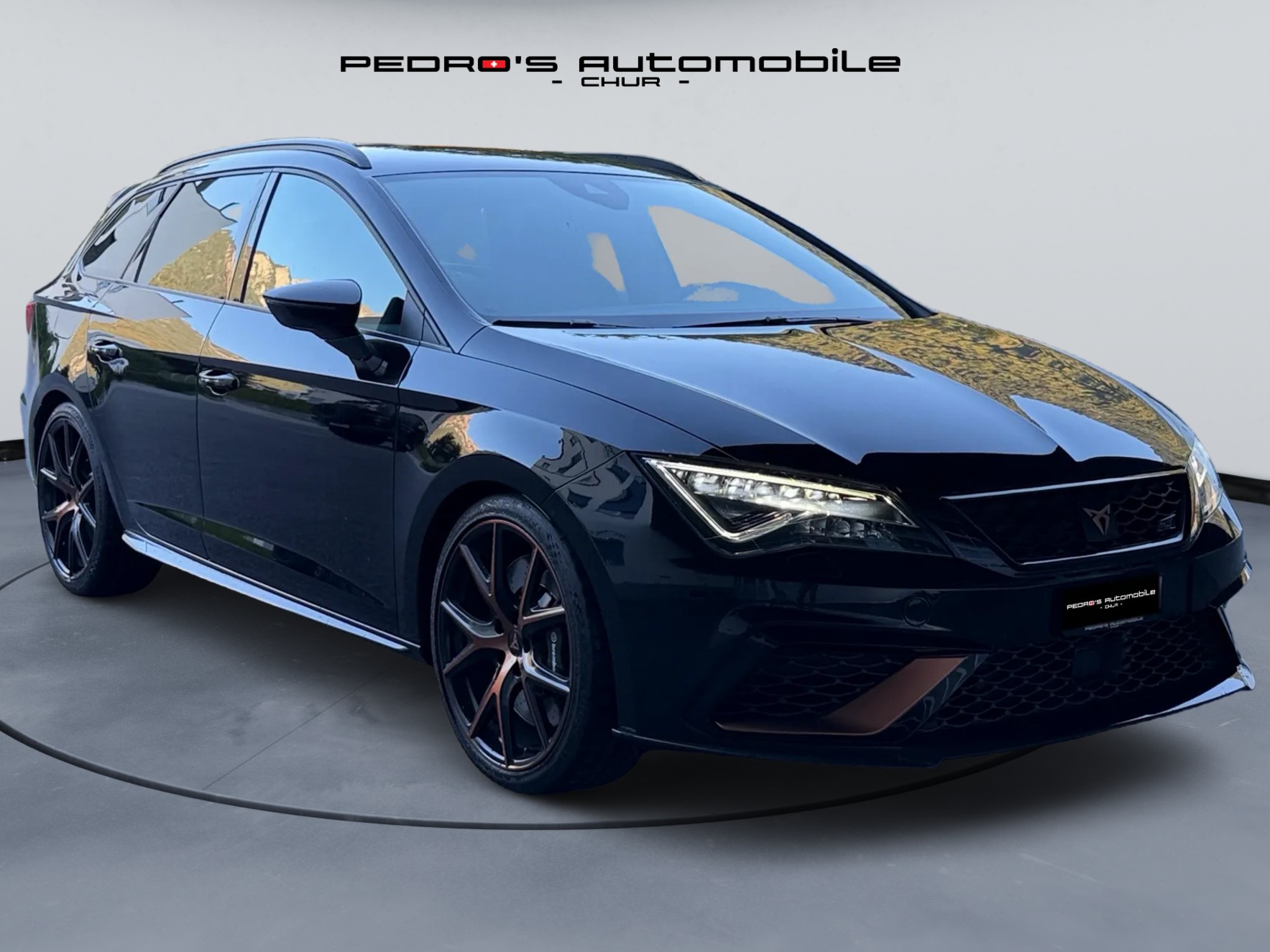 SEAT Leon ST 2.0 TSI Cupra R 300 4 Drive DSG-image-1