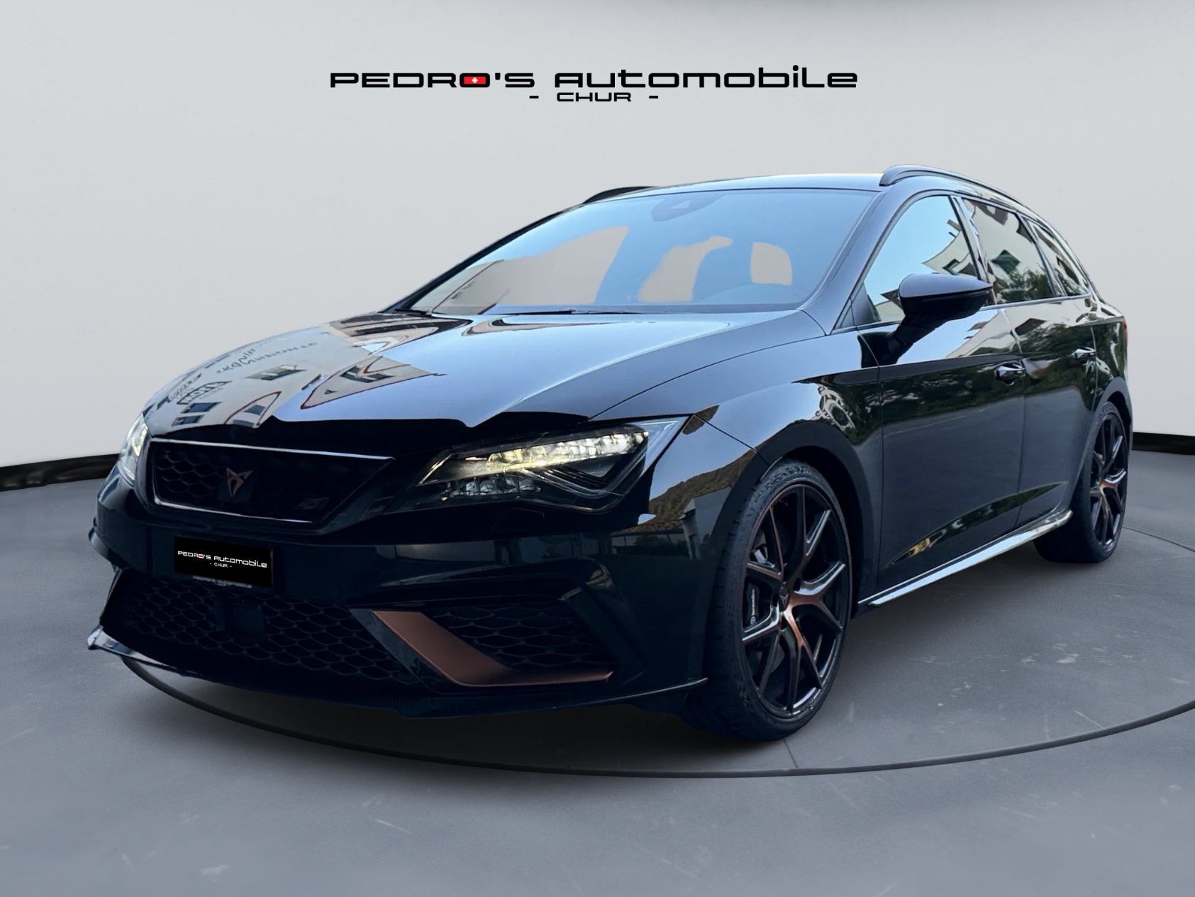 SEAT Leon ST 2.0 TSI Cupra R 300 4 Drive DSG — slika 1