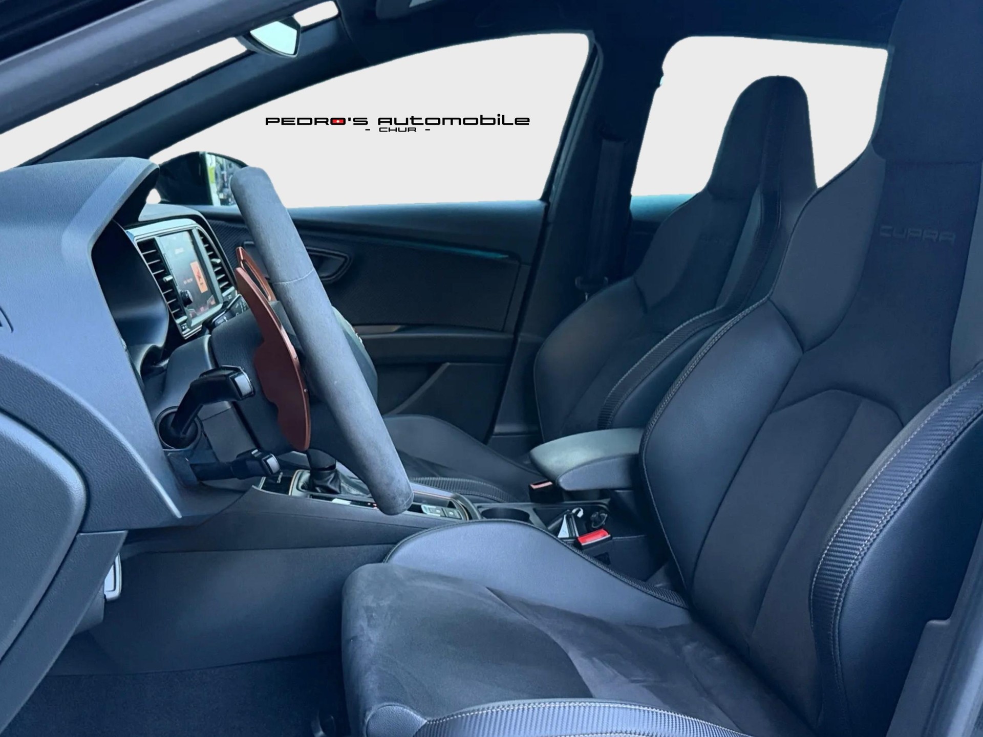 SEAT Leon ST 2.0 TSI Cupra R 300 4 Drive DSG-image-12