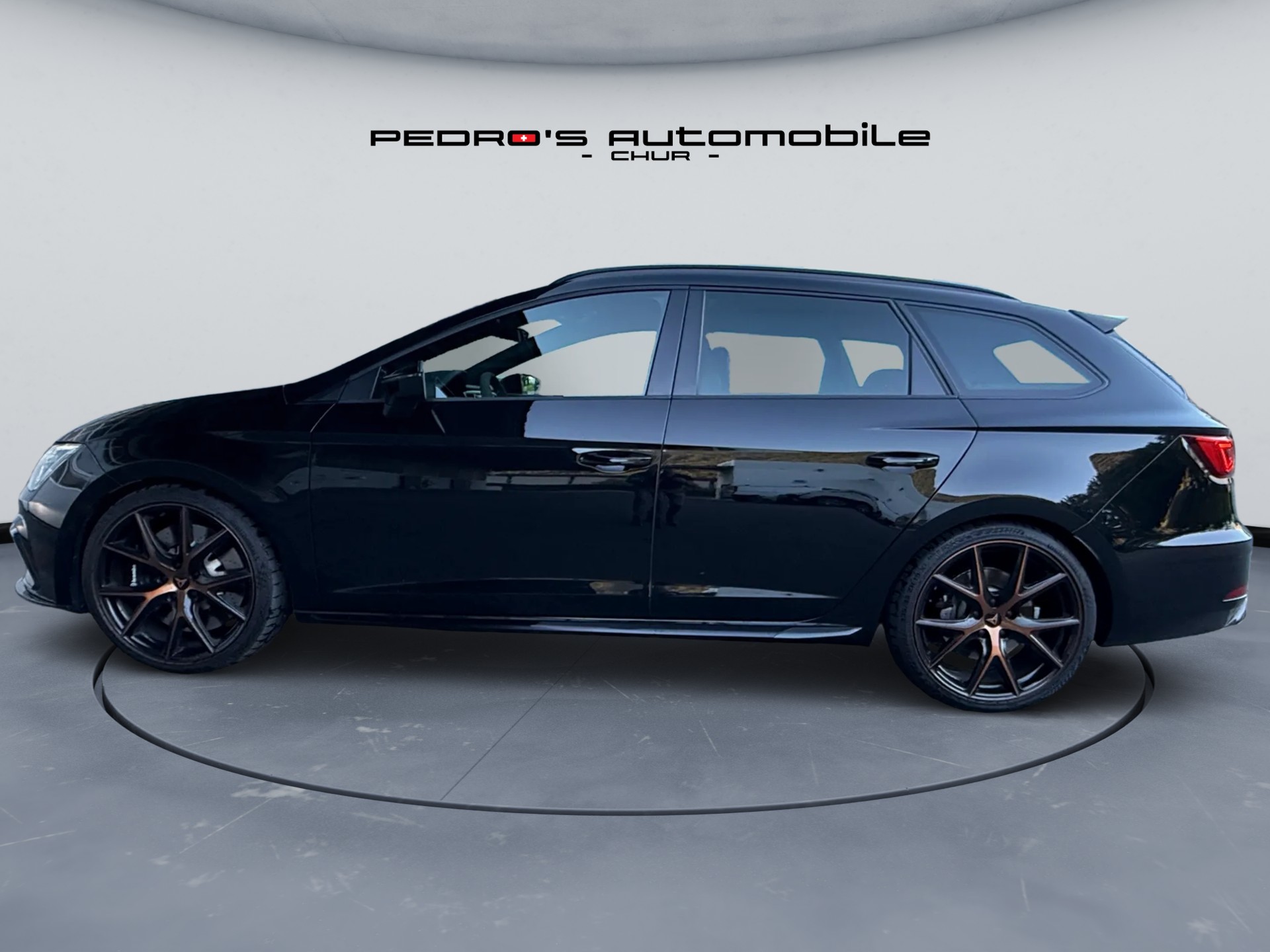 SEAT Leon ST 2.0 TSI Cupra R 300 4 Drive DSG-image-4