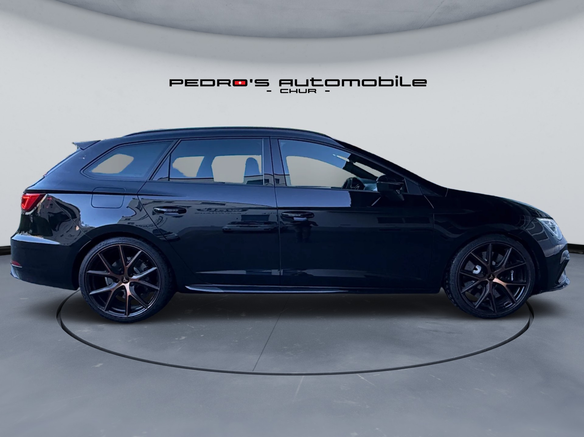 SEAT Leon ST 2.0 TSI Cupra R 300 4 Drive DSG-image-3