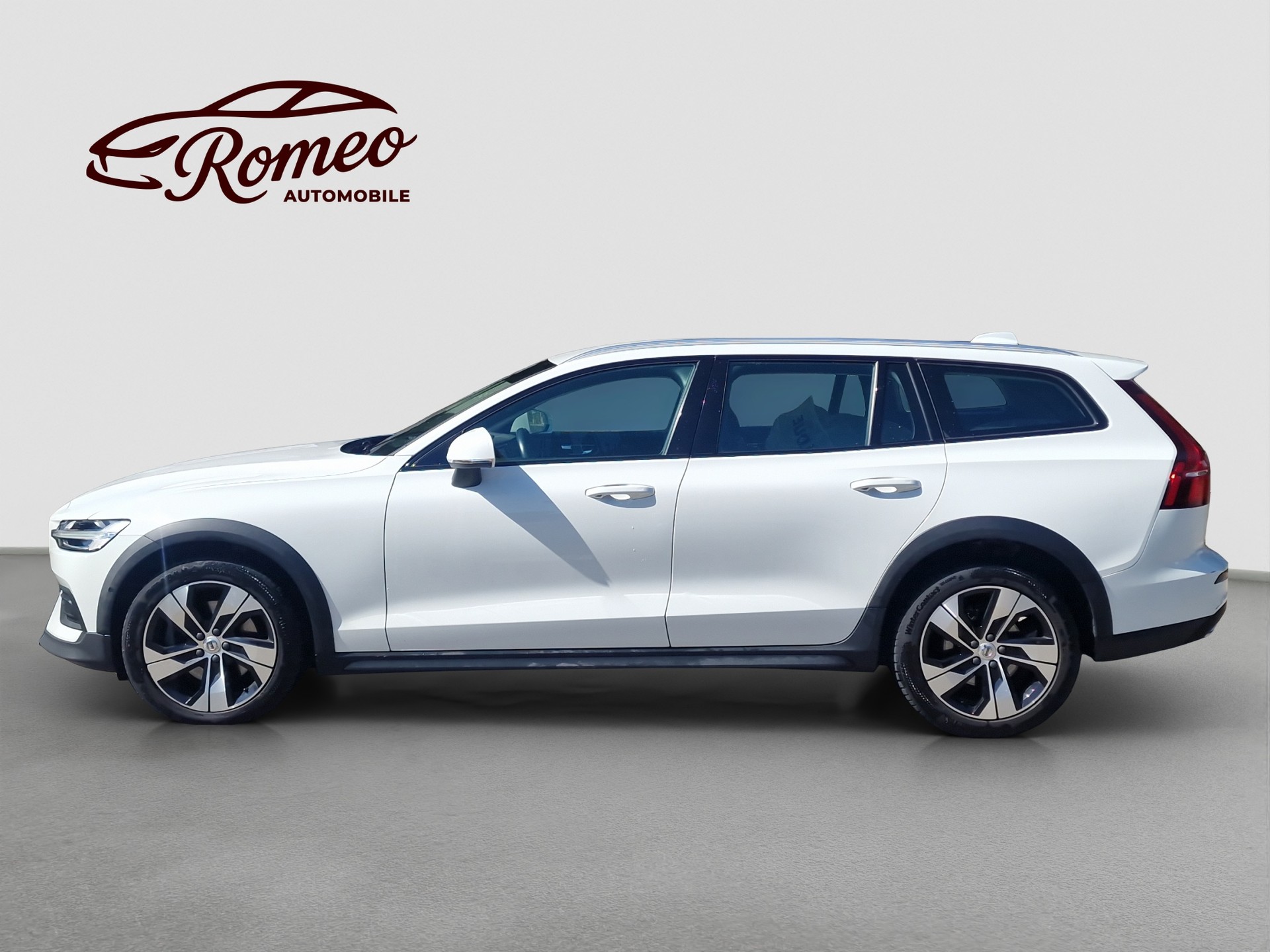VOLVO V60 Cross Country B4 Diesel Mild Hybrid AWD Geartronic ** Ab MFK und Service ** CH-Auto ** 1. Hand **-image-1