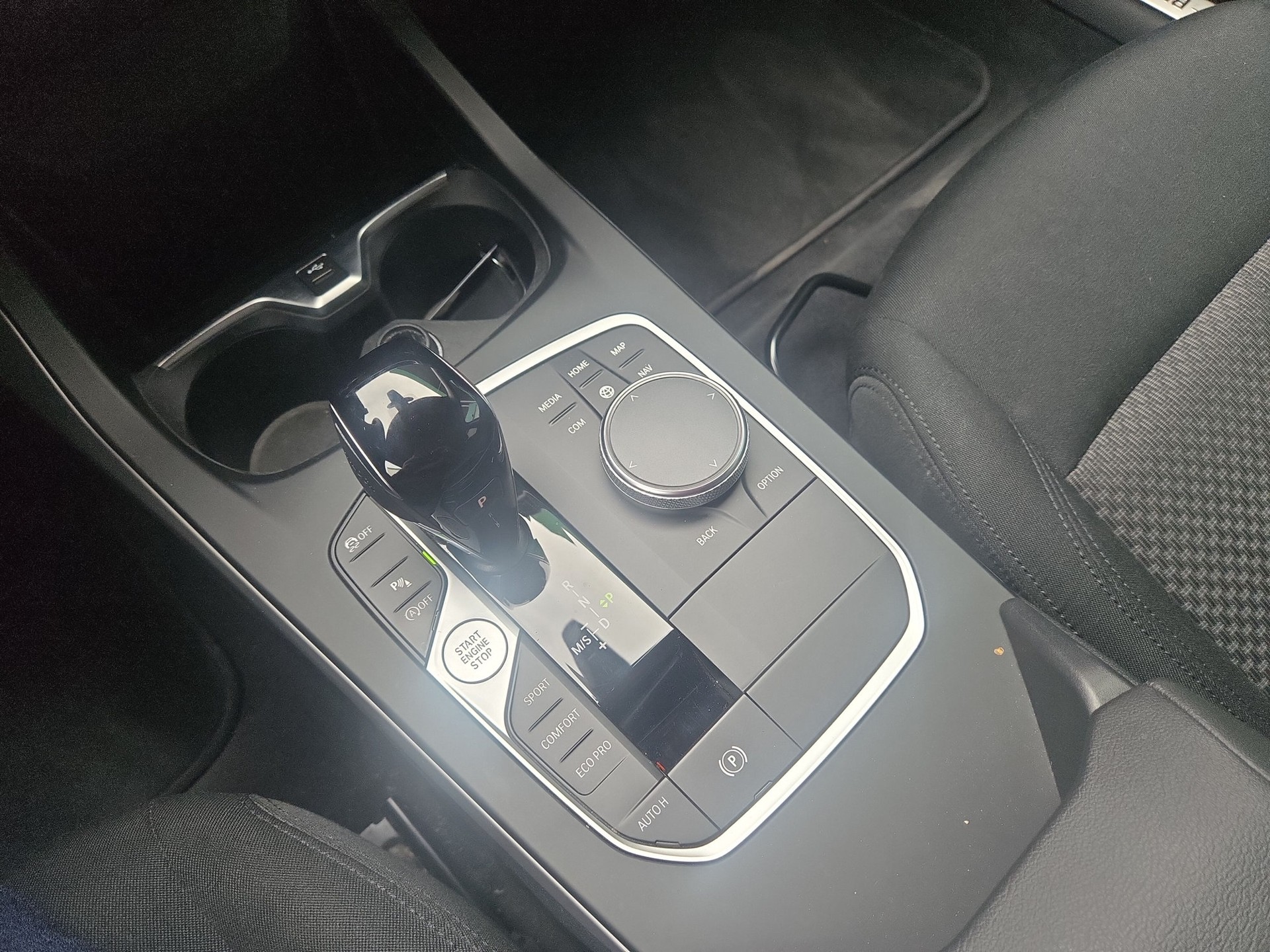 BMW 120i Steptronic-image-10