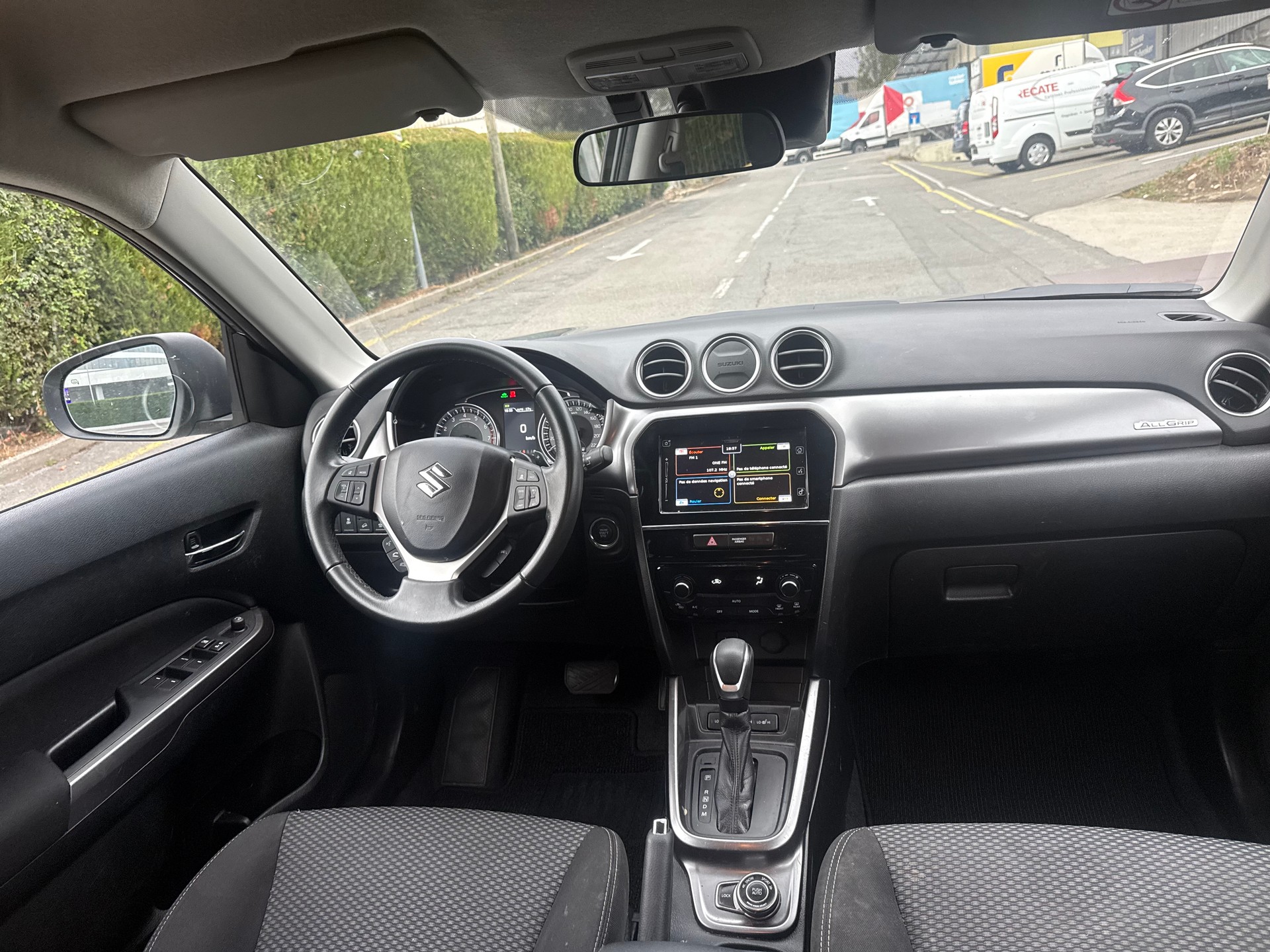 SUZUKI Vitara 1.5 Hybrid Compact + 4x4 AGS-image-9