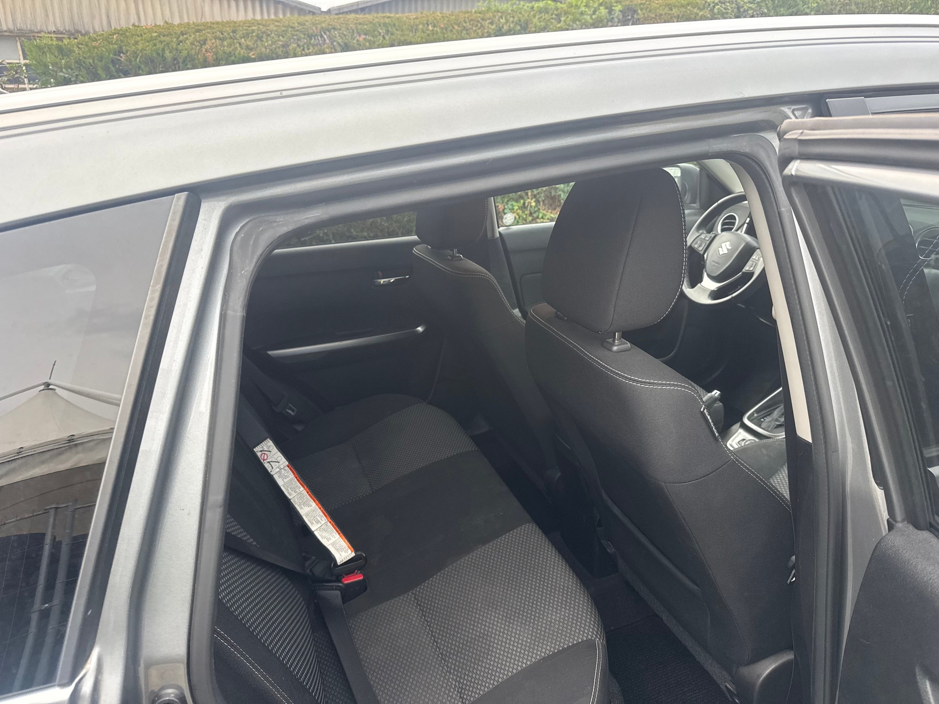 SUZUKI Vitara 1.5 Hybrid Compact + 4x4 AGS-image-8