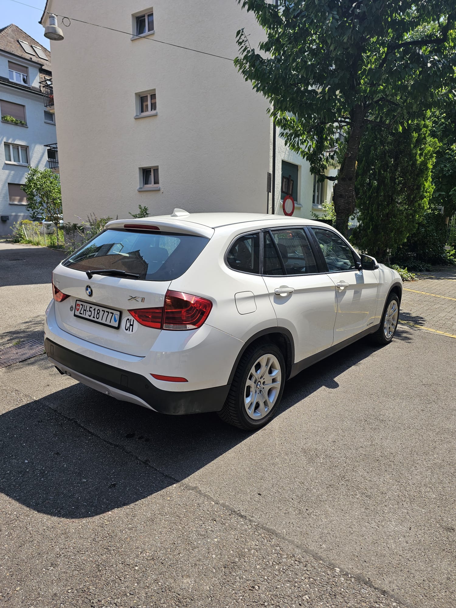 BMW 18d xDrive-image-1