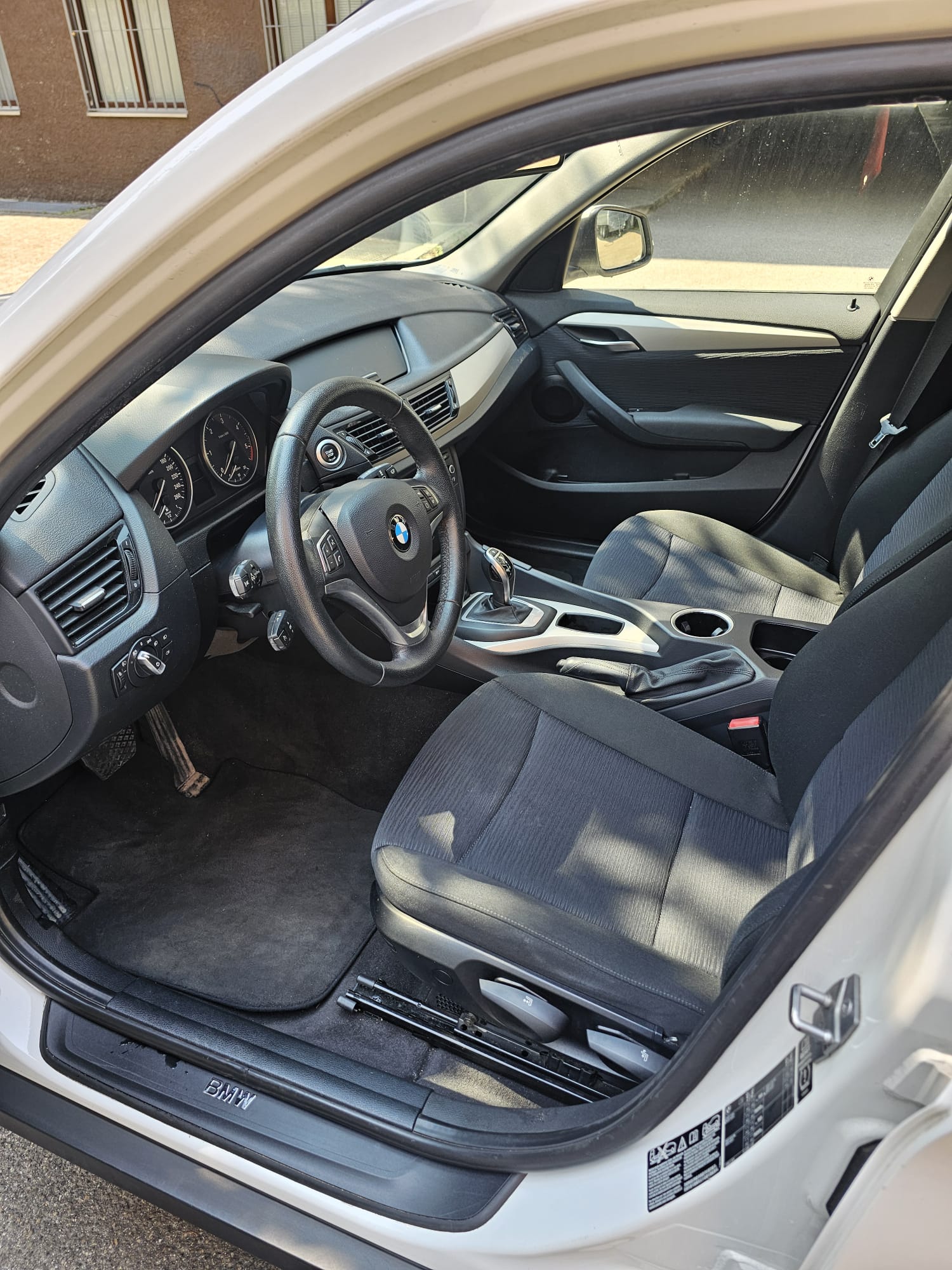 BMW 18d xDrive-image-2