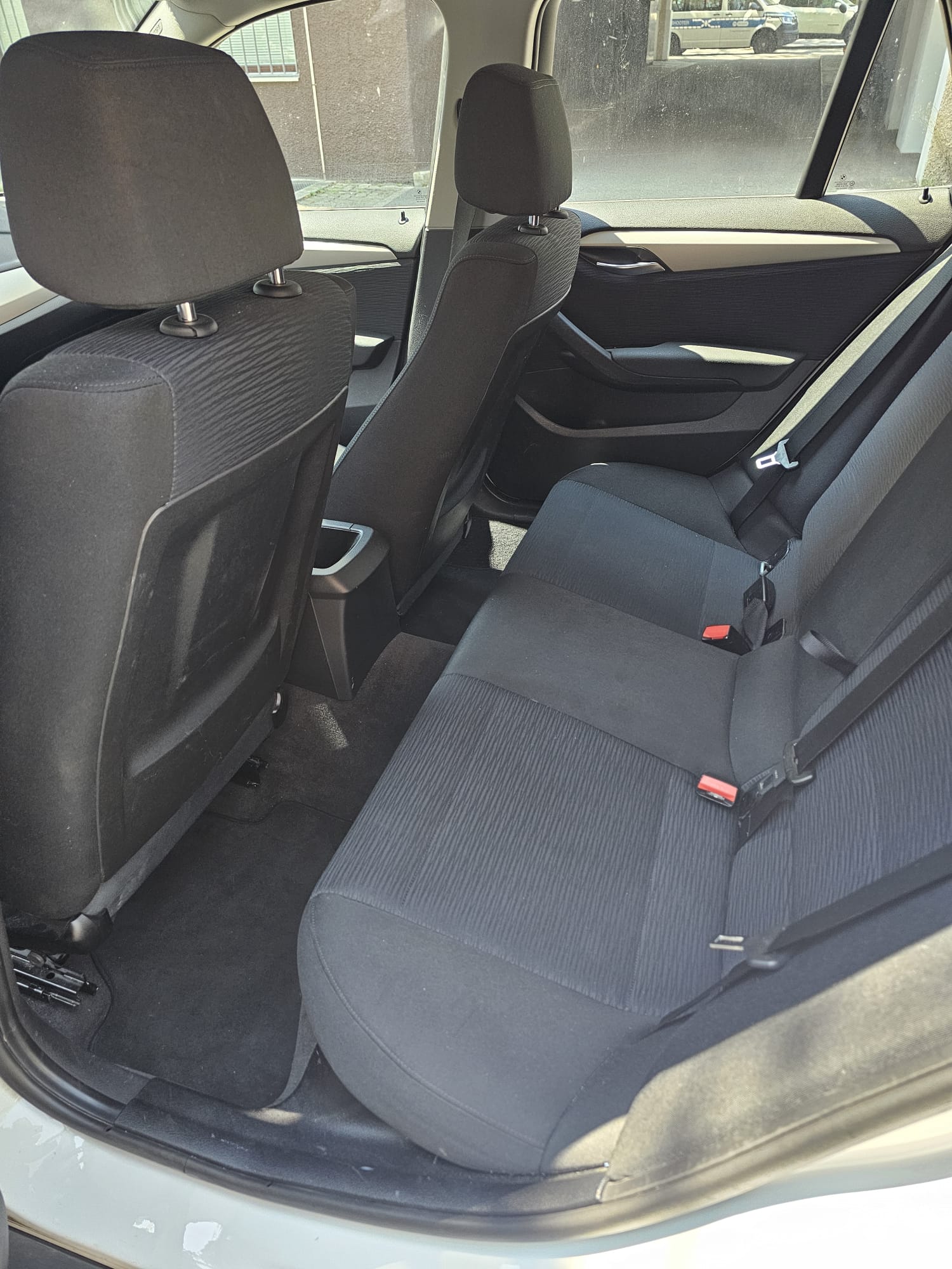 BMW 18d xDrive-image-3