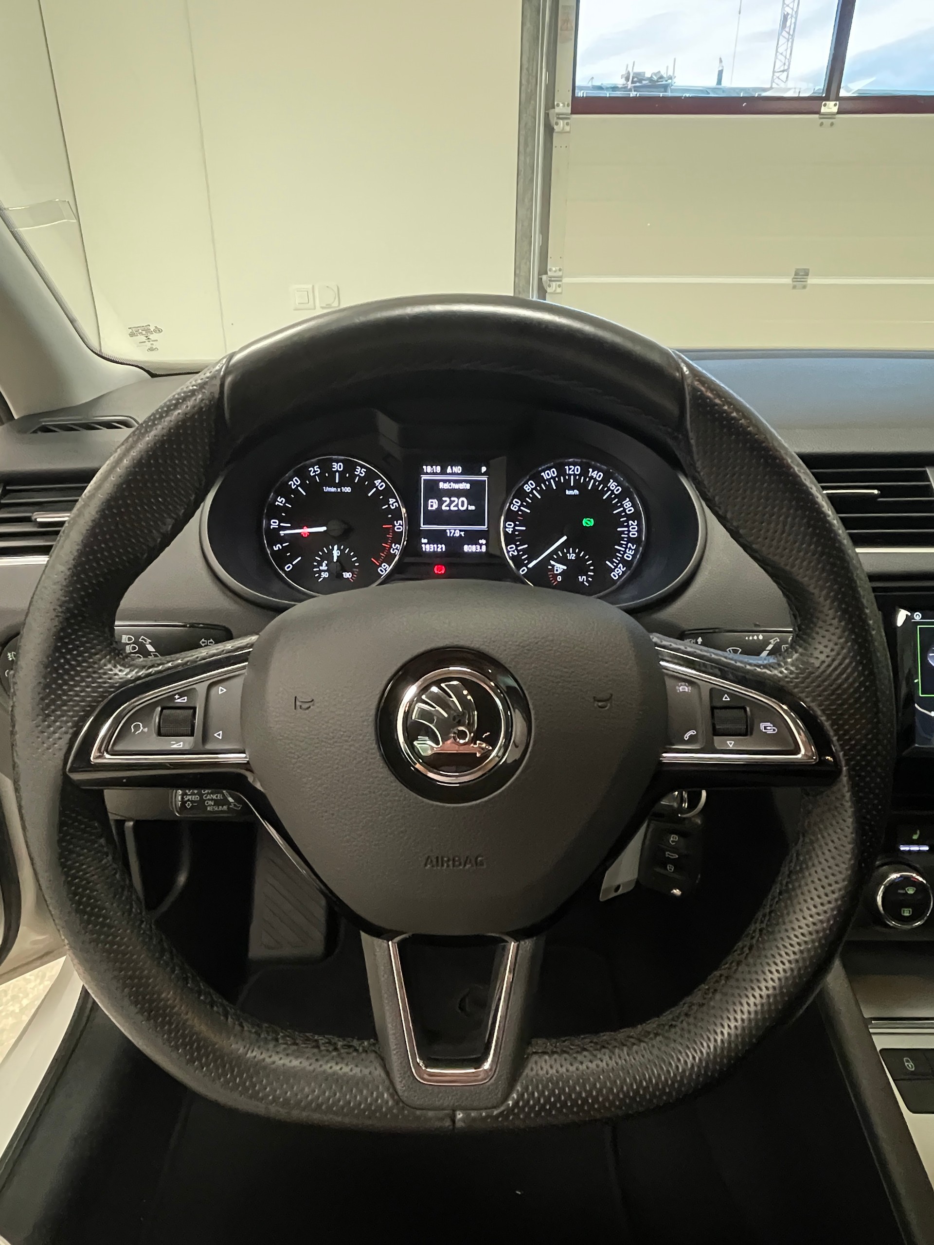 SKODA Octavia Combi 2.0 TDI Style 4x4 DSG-image-16