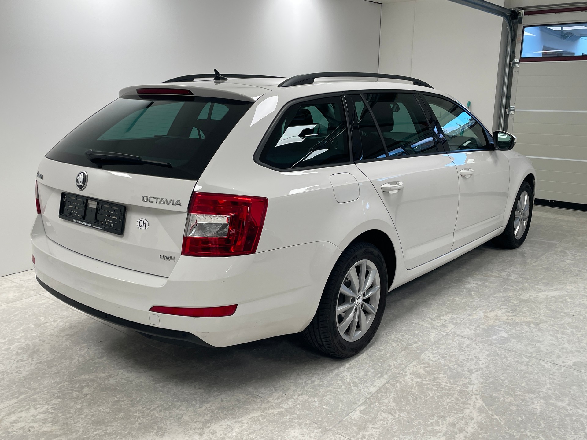 SKODA Octavia Combi 2.0 TDI Style 4x4 DSG-image-4