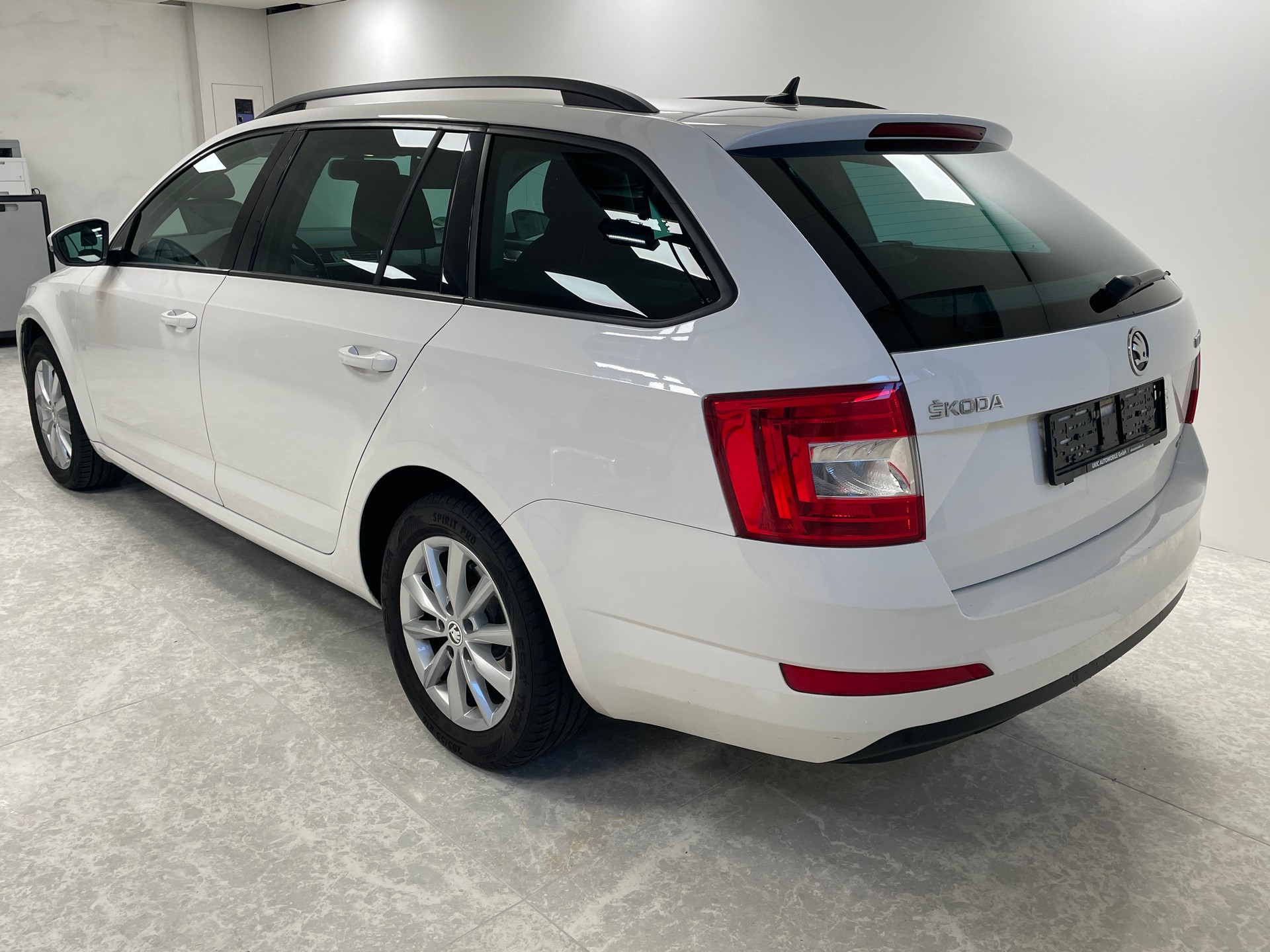 SKODA Octavia Combi 2.0 TDI Style 4x4 DSG-image-2