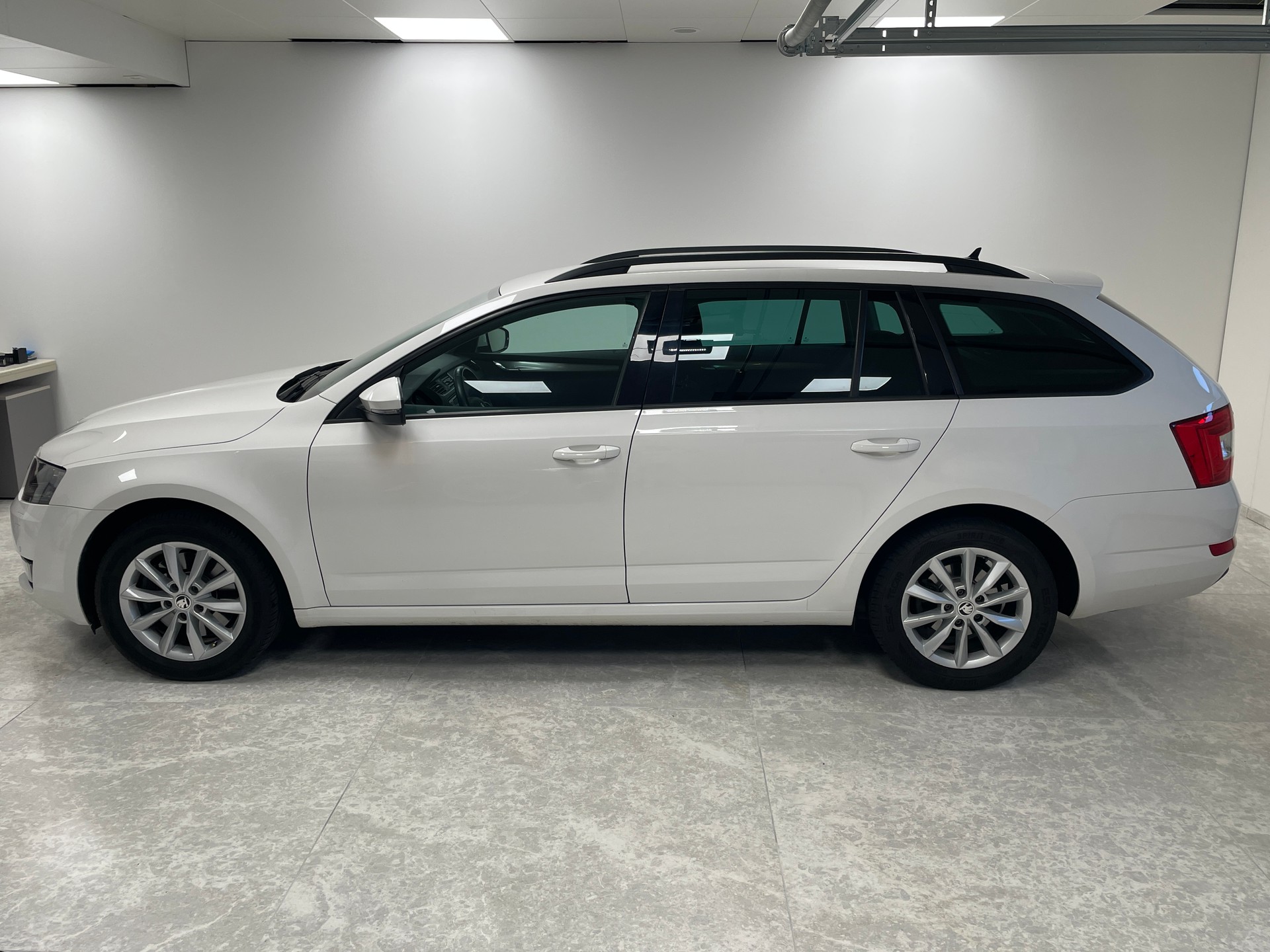 SKODA Octavia Combi 2.0 TDI Style 4x4 DSG-image-1
