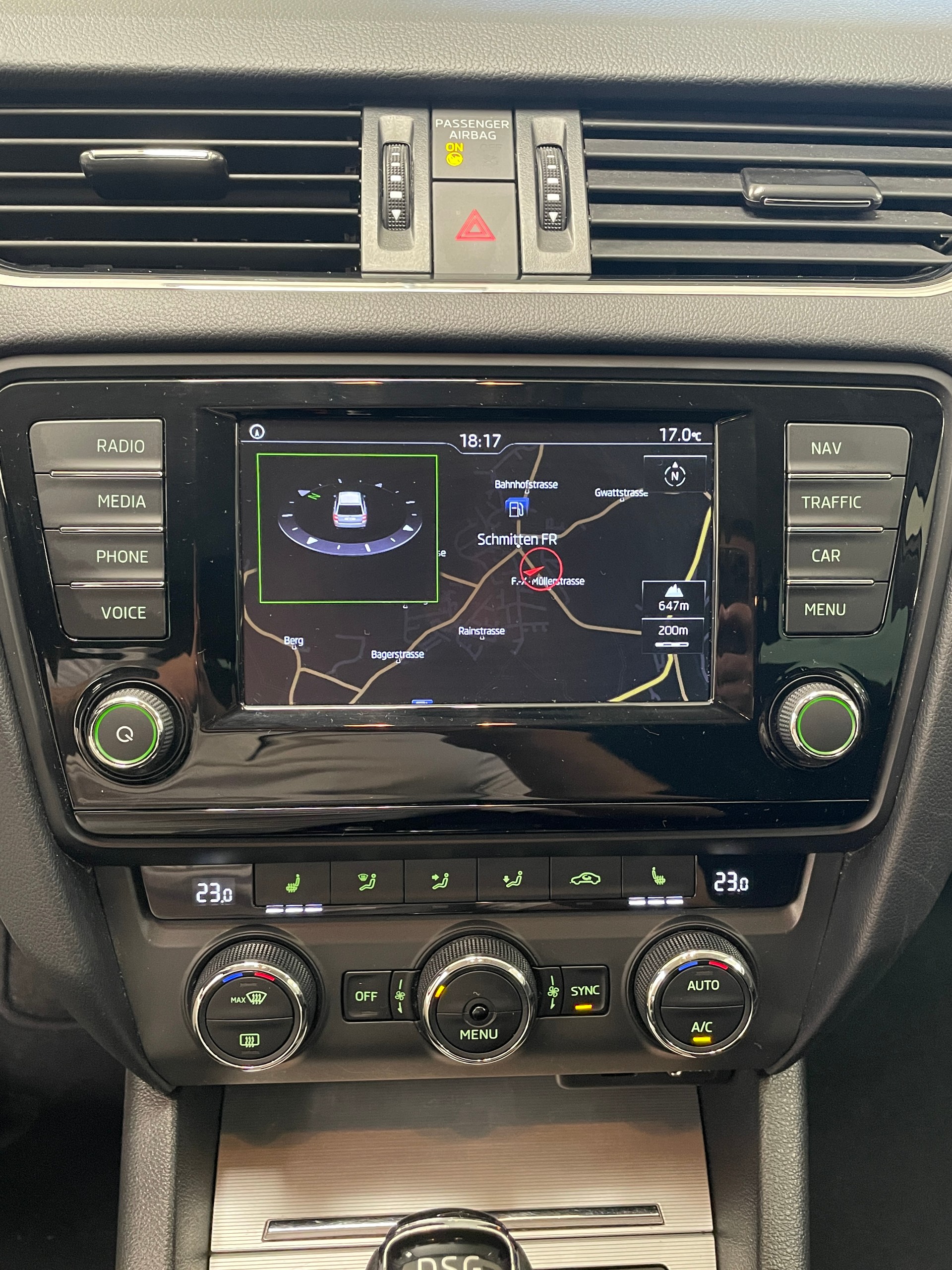 SKODA Octavia Combi 2.0 TDI Style 4x4 DSG-image-17