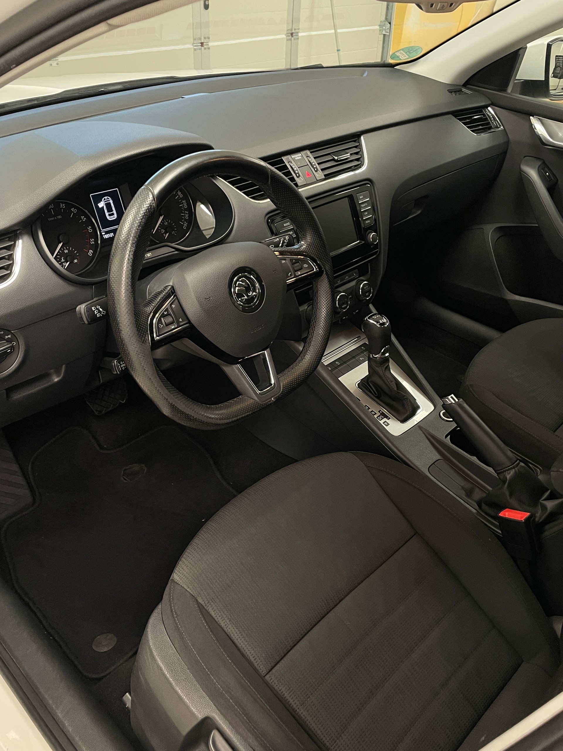 SKODA Octavia Combi 2.0 TDI Style 4x4 DSG-image-9