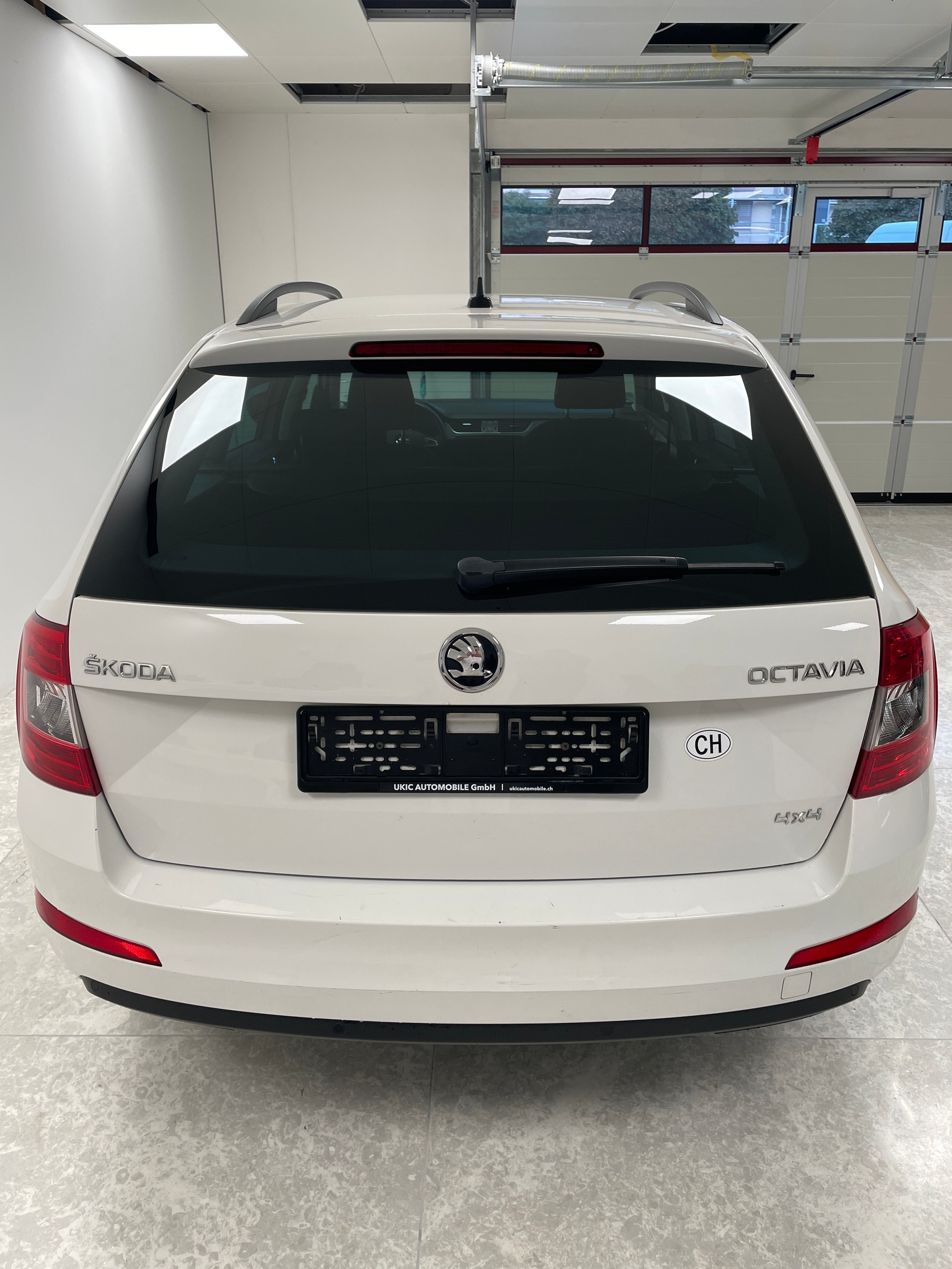 SKODA Octavia Combi 2.0 TDI Style 4x4 DSG-image-3