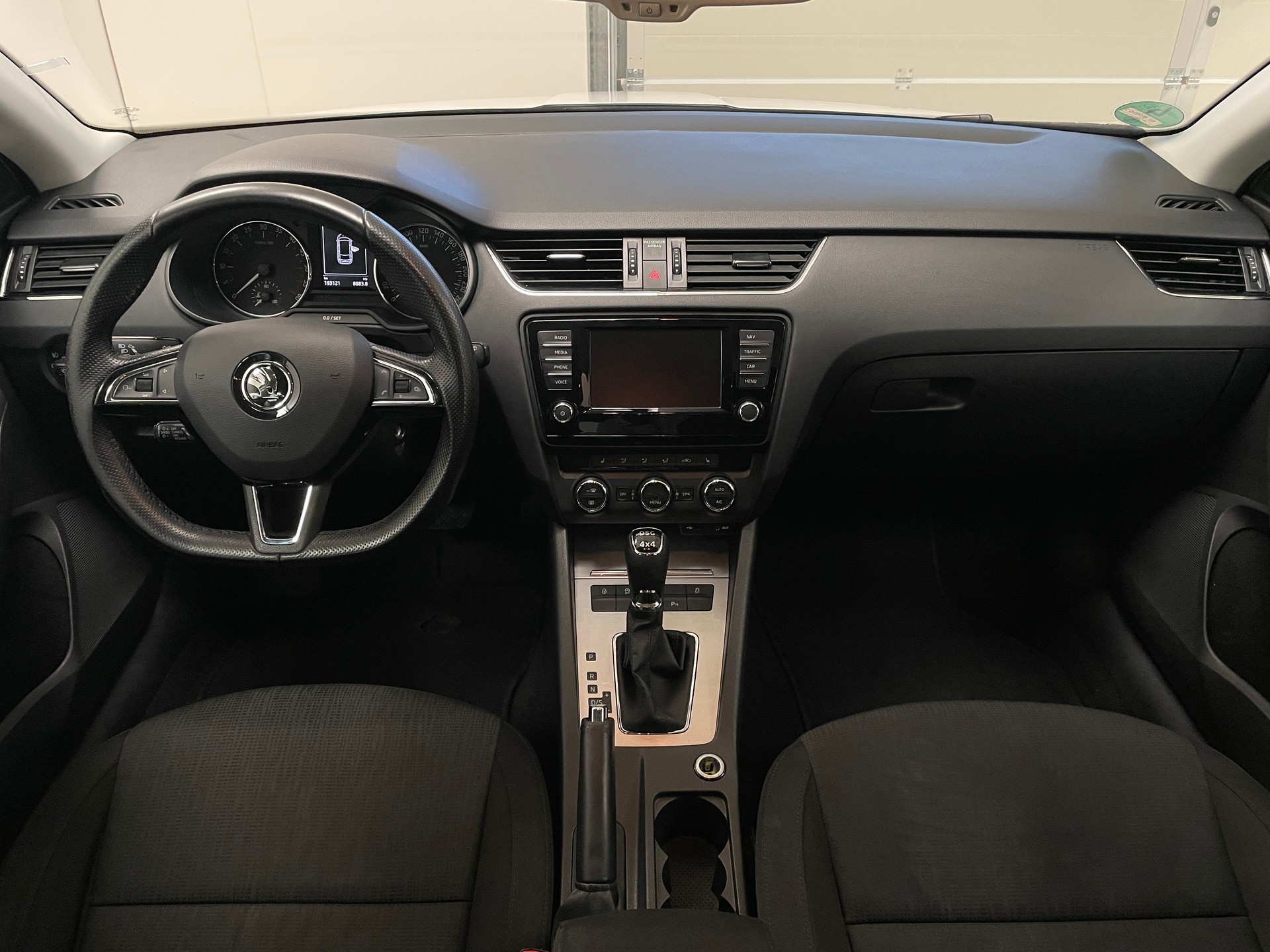 SKODA Octavia Combi 2.0 TDI Style 4x4 DSG-image-10
