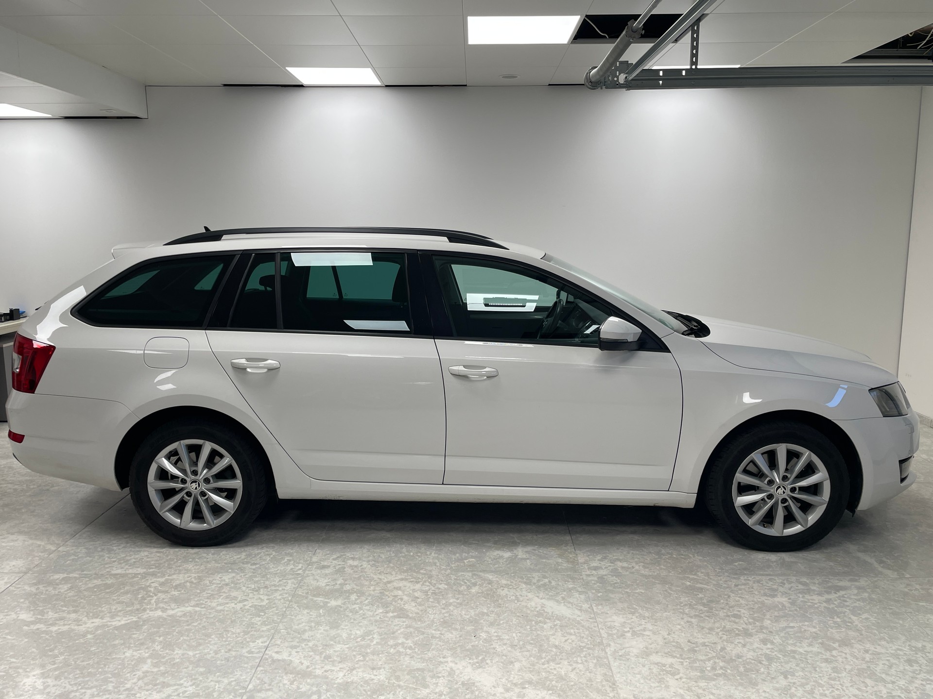 SKODA Octavia Combi 2.0 TDI Style 4x4 DSG-image-5