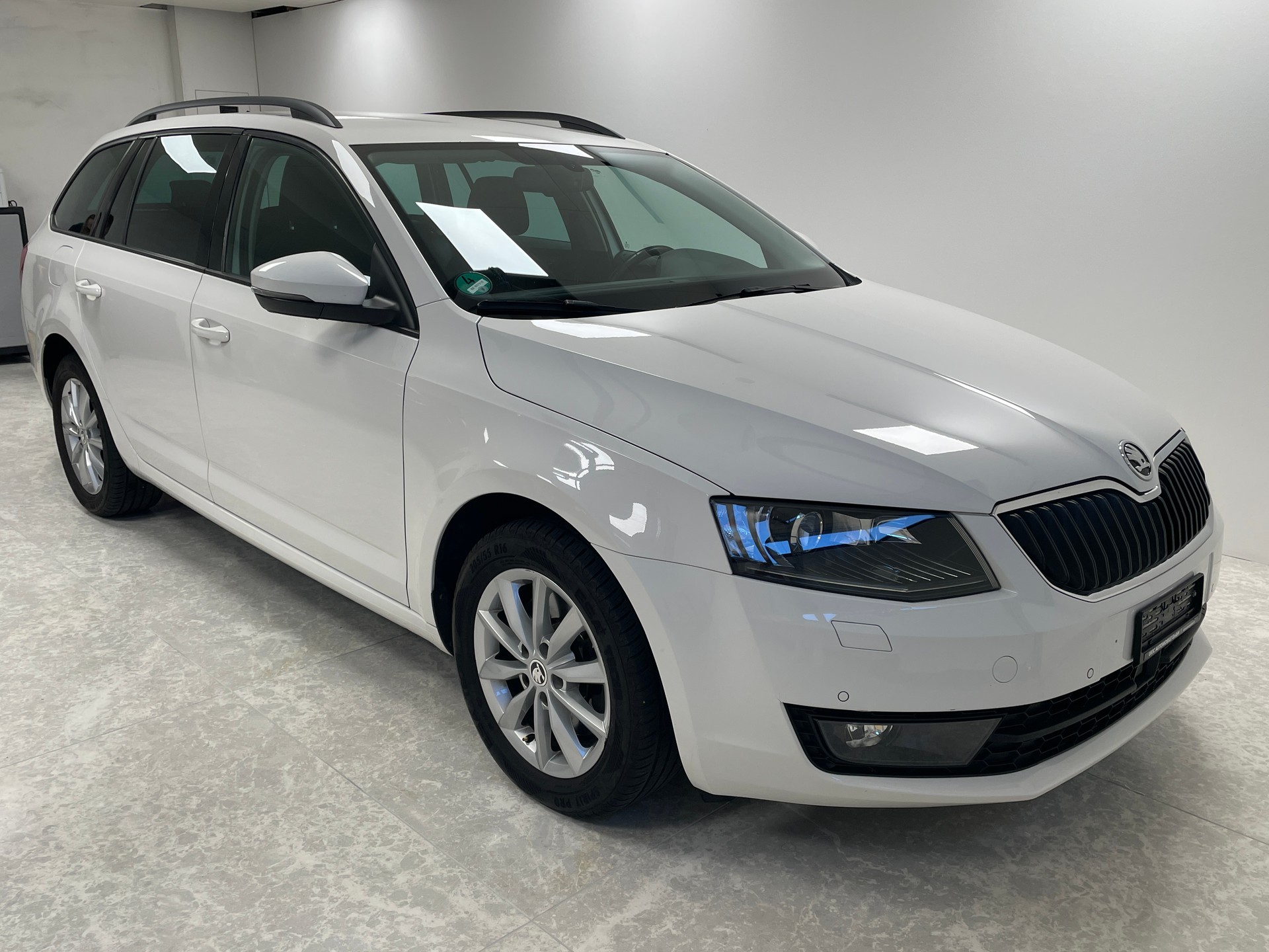 SKODA Octavia Combi 2.0 TDI Style 4x4 DSG-image-6