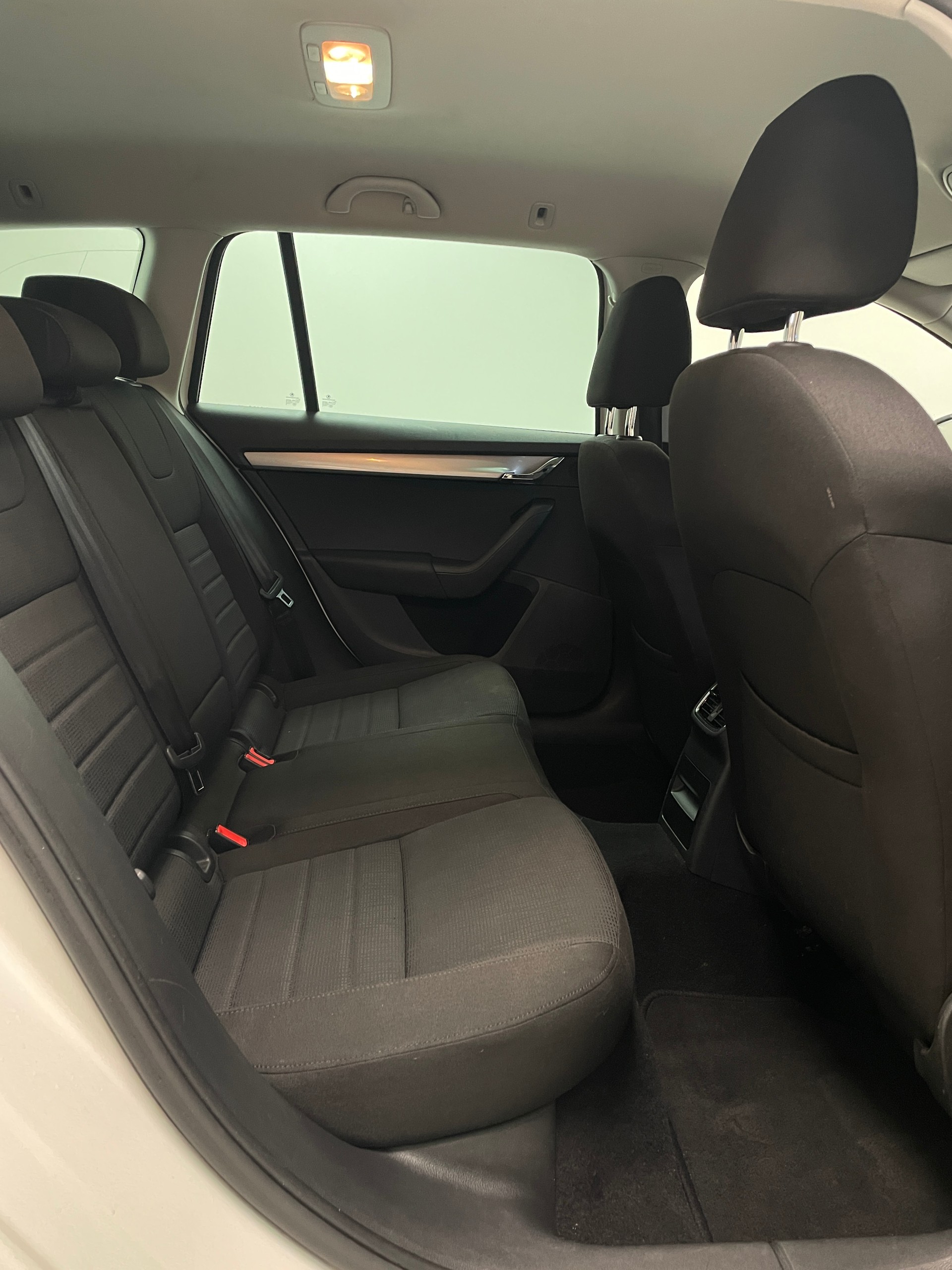SKODA Octavia Combi 2.0 TDI Style 4x4 DSG-image-15