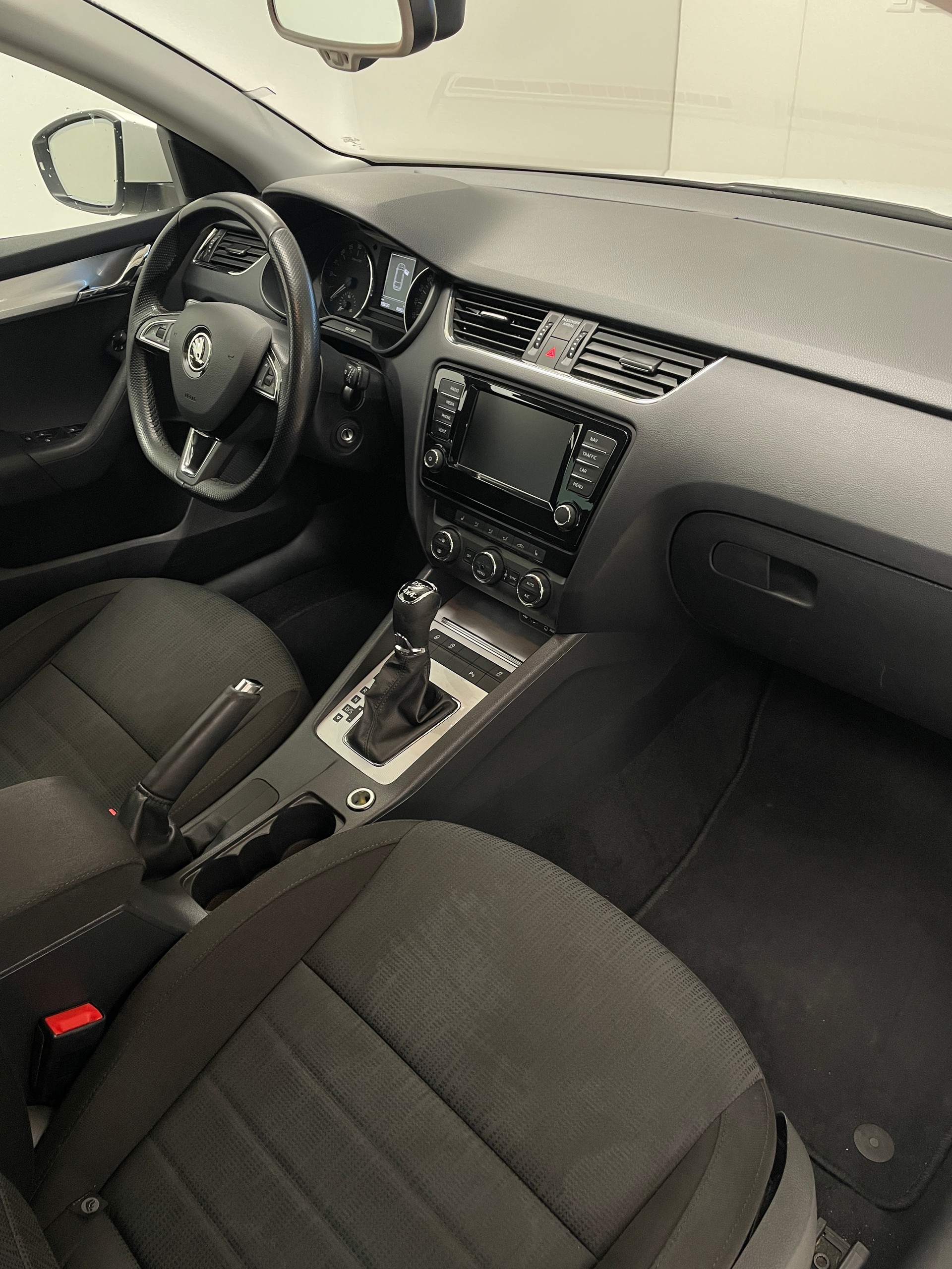 SKODA Octavia Combi 2.0 TDI Style 4x4 DSG-image-11