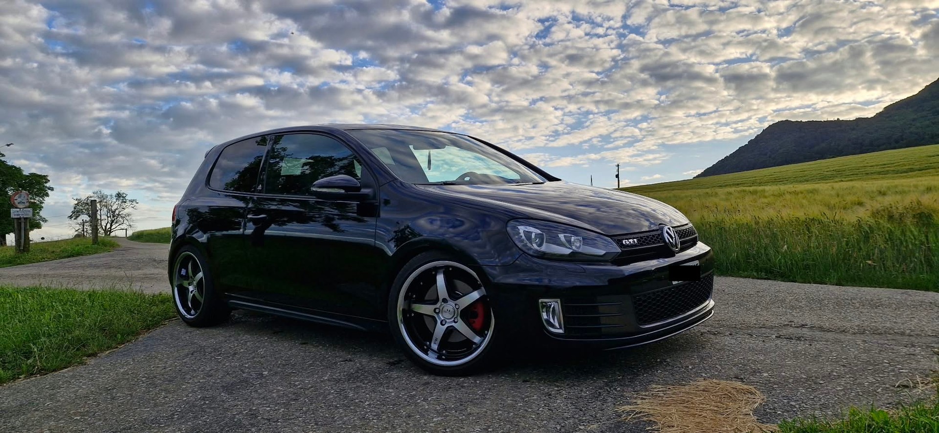 VW 2.0 TSI GTI Adidas-image-0