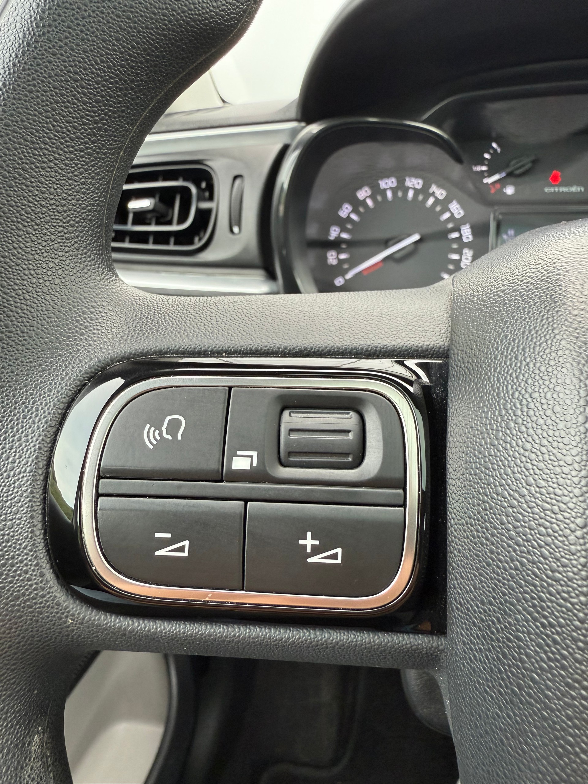 CITROEN C3 1.2i PureTech Feel-image-11