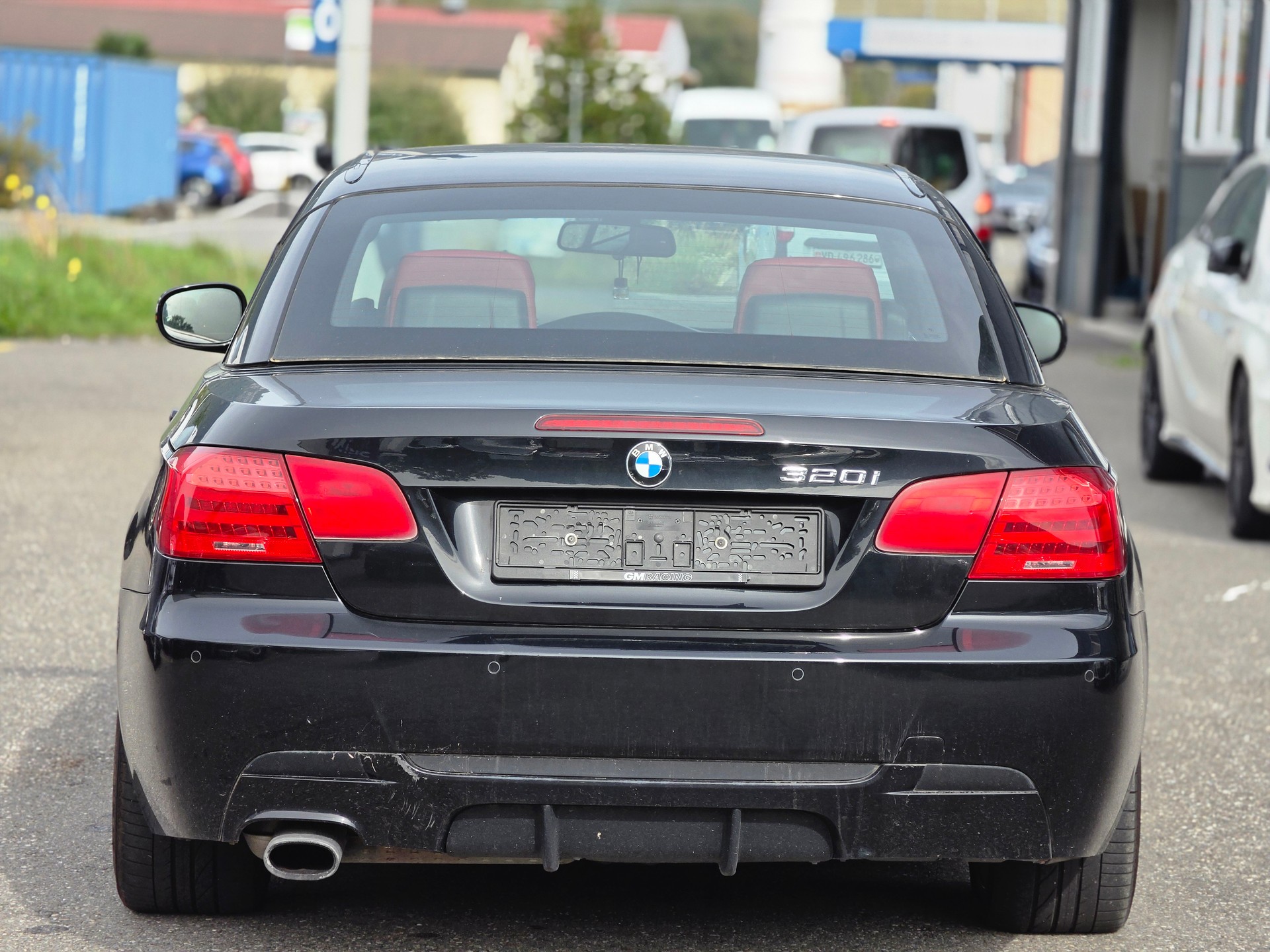 BMW 320i Cabriolet-image-4