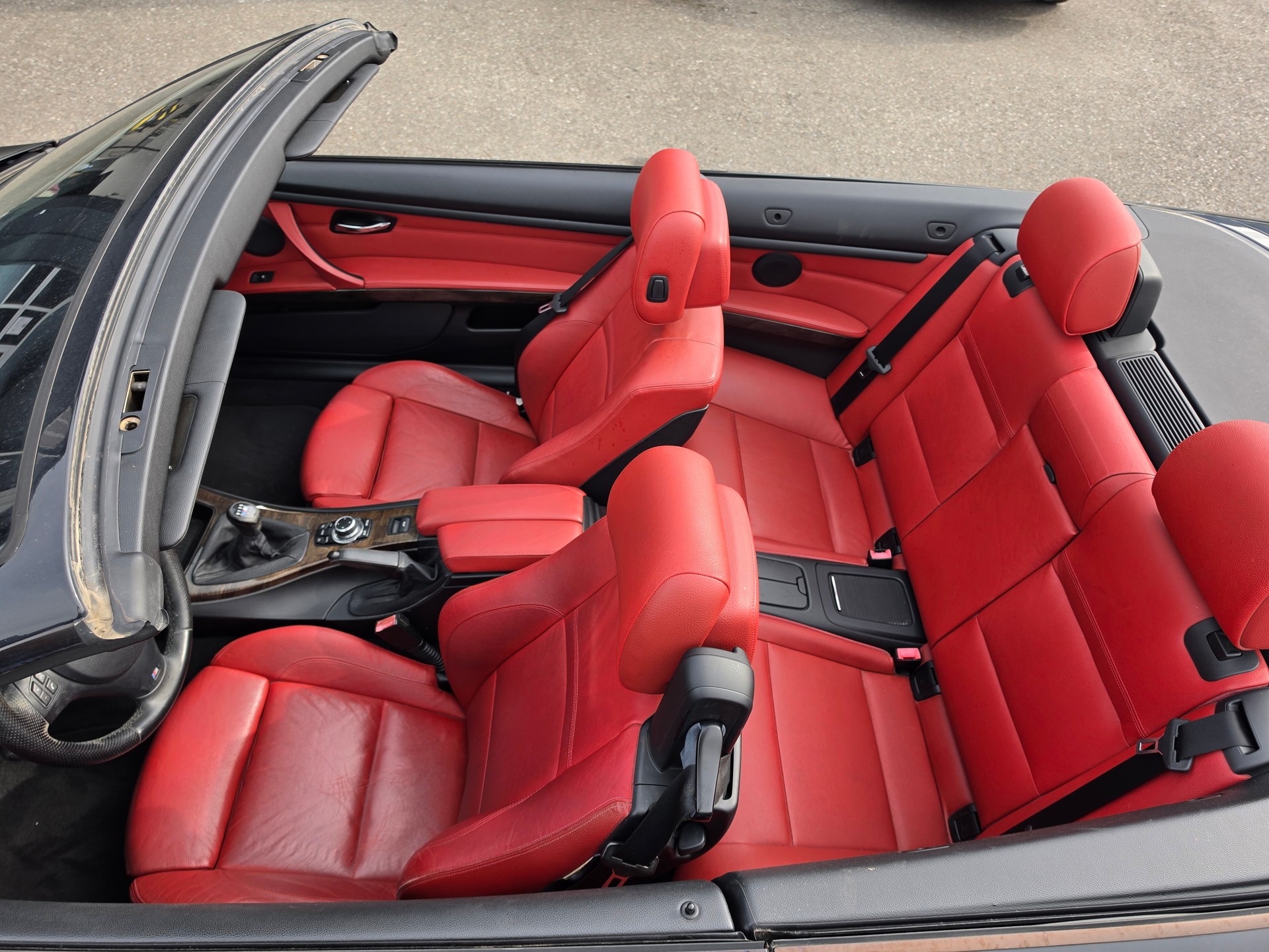 BMW 320i Cabriolet-image-8