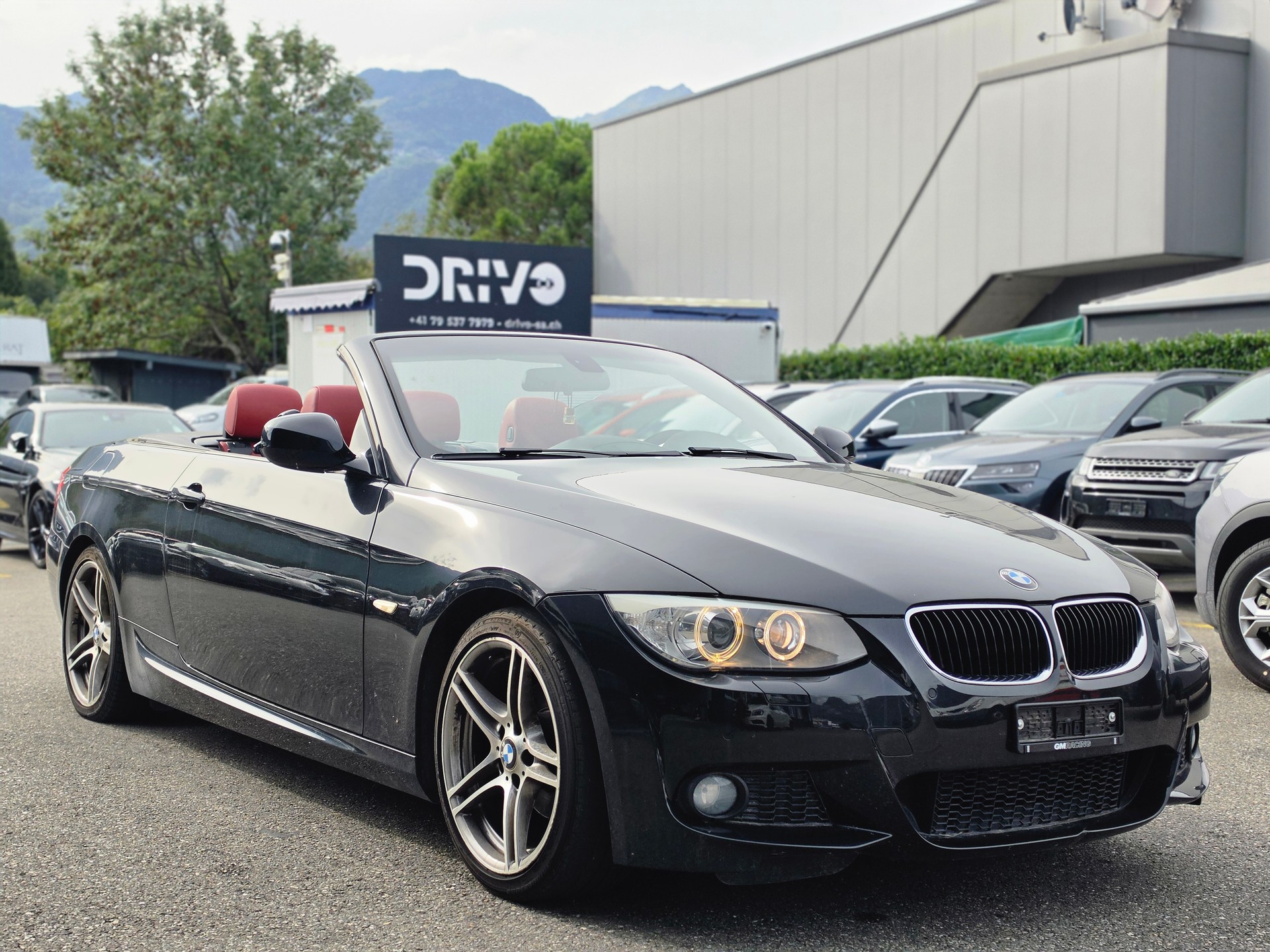 BMW 320i Cabriolet-image-0