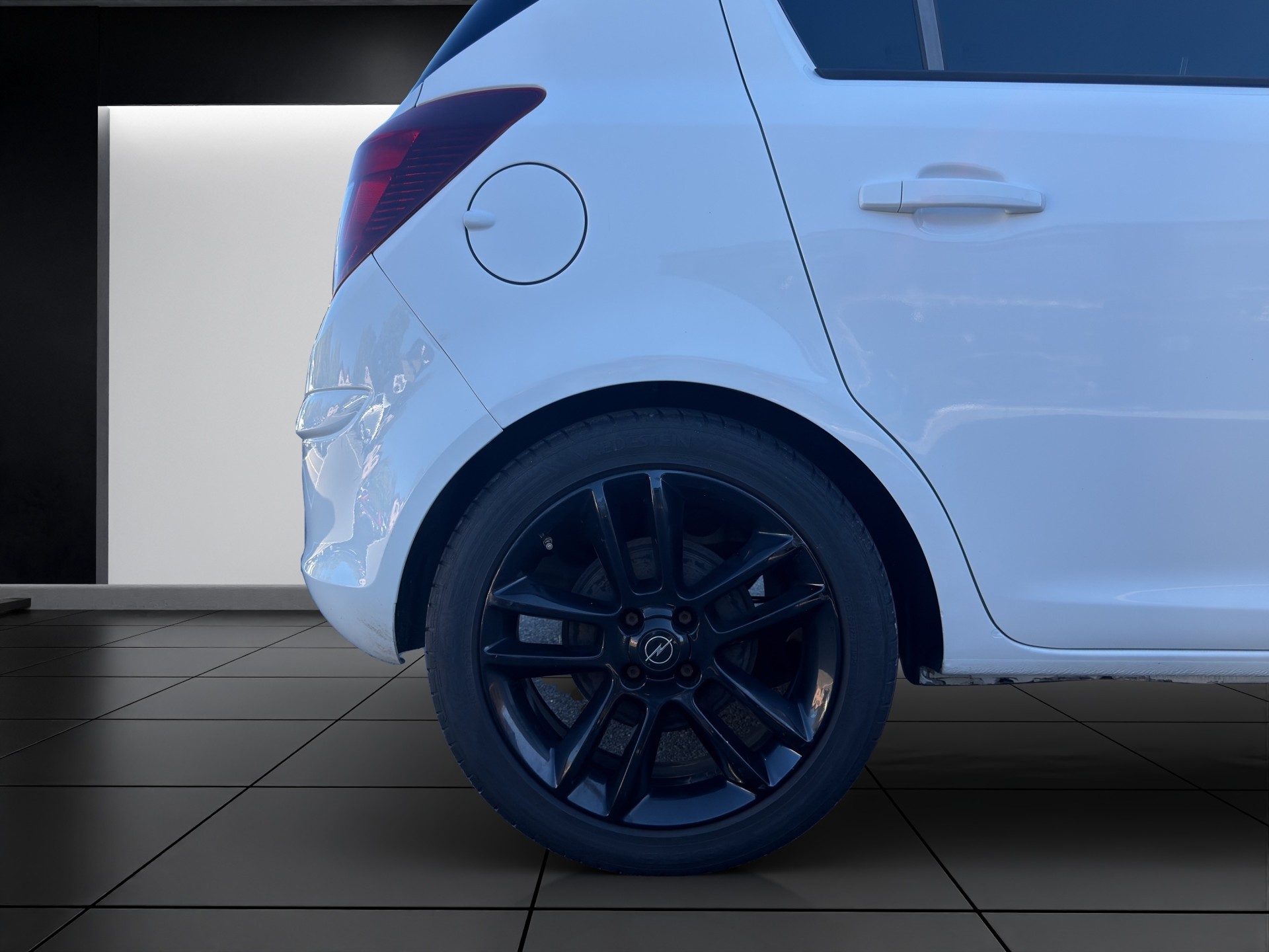 OPEL Corsa 1.4 TP Color Edition-image-24