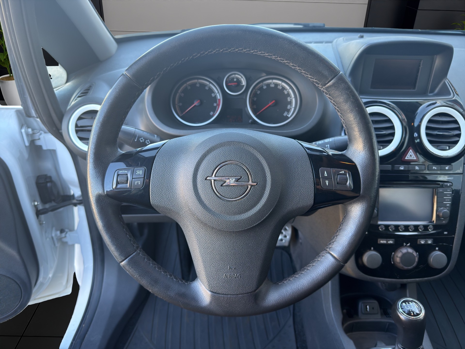 OPEL Corsa 1.4 TP Color Edition-image-9