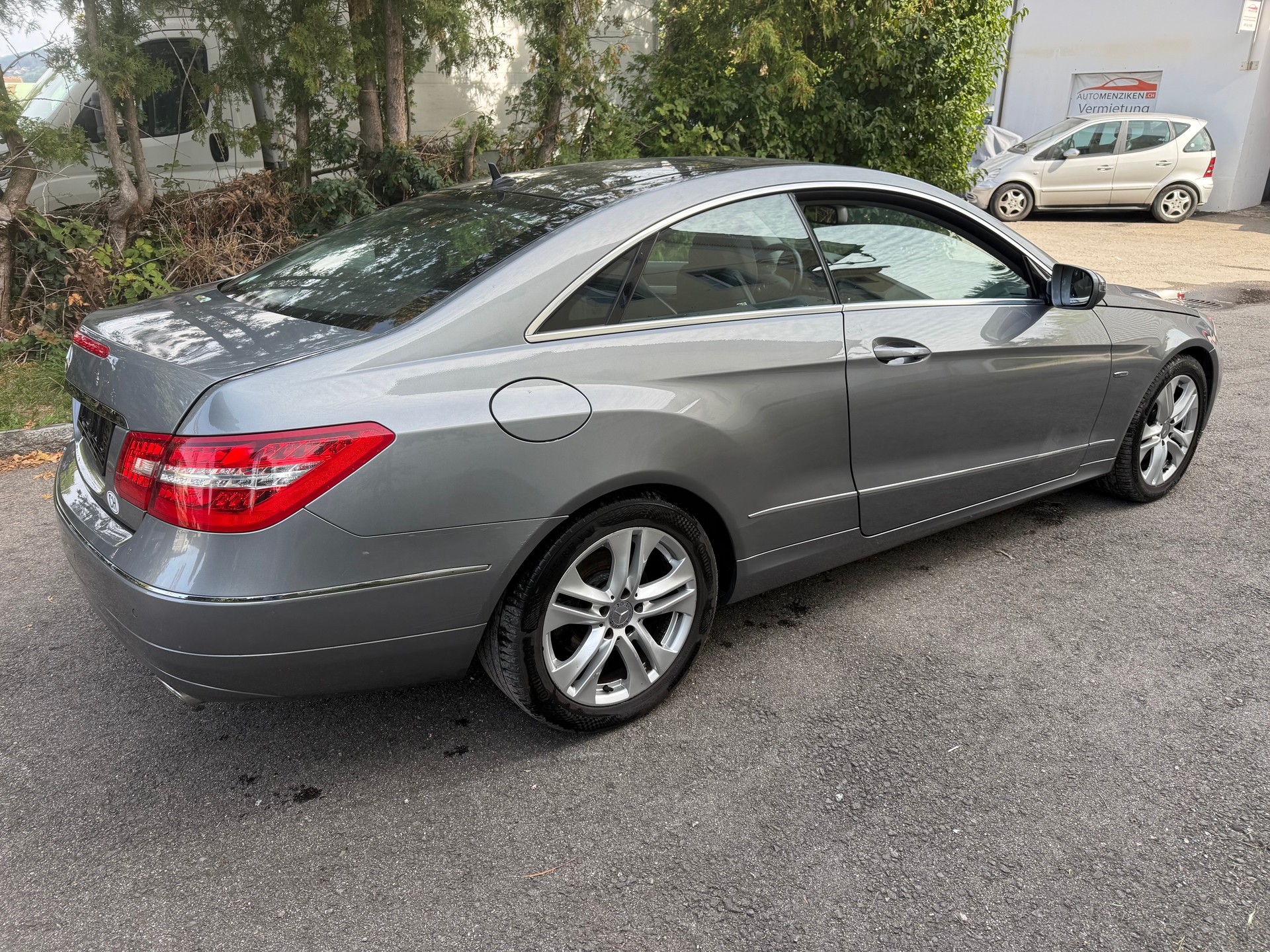 MERCEDES-BENZ E 350 CGI BlueEfficiency 7G-Tronic-image-5