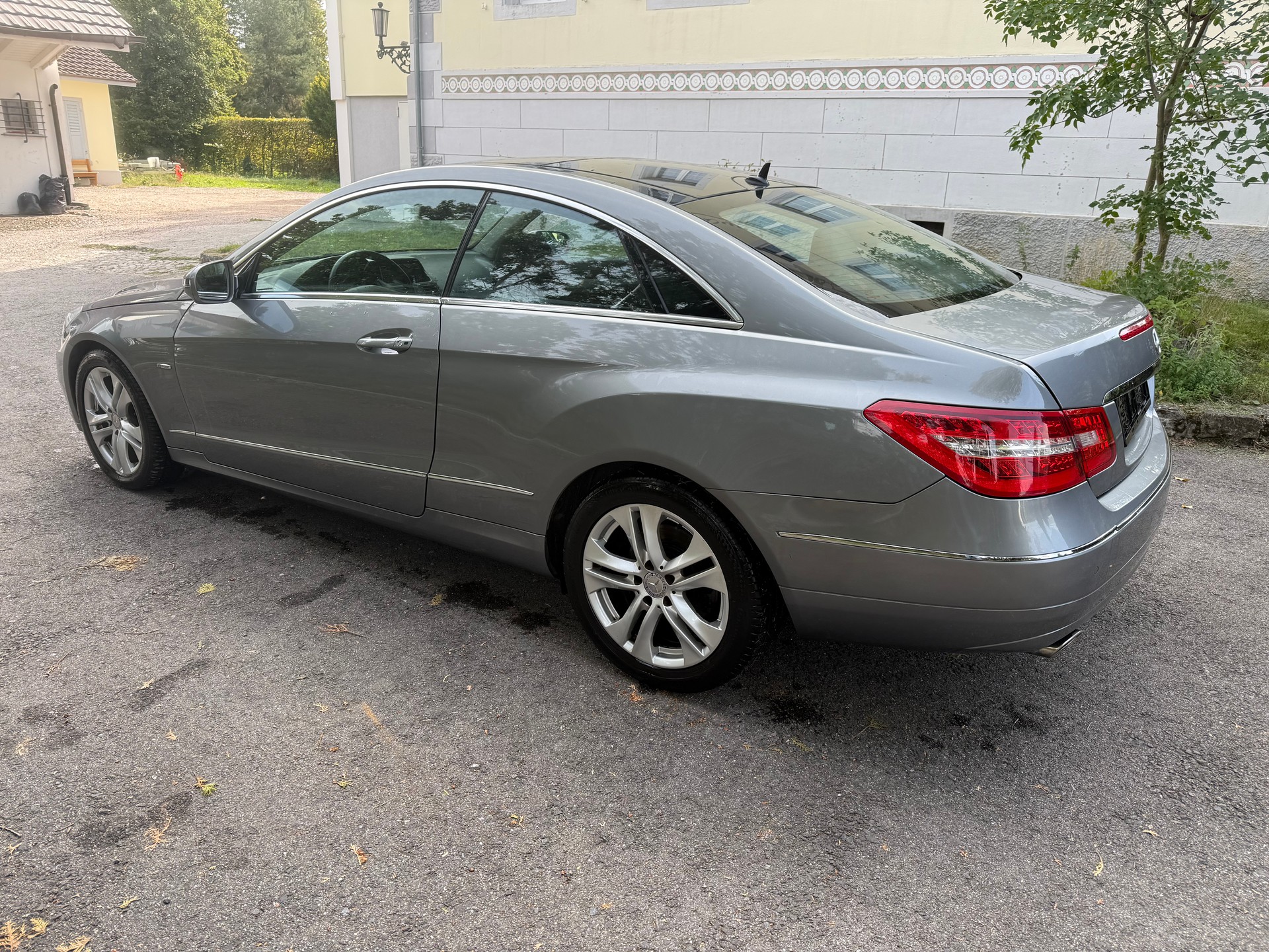 MERCEDES-BENZ E 350 CGI BlueEfficiency 7G-Tronic-image-3