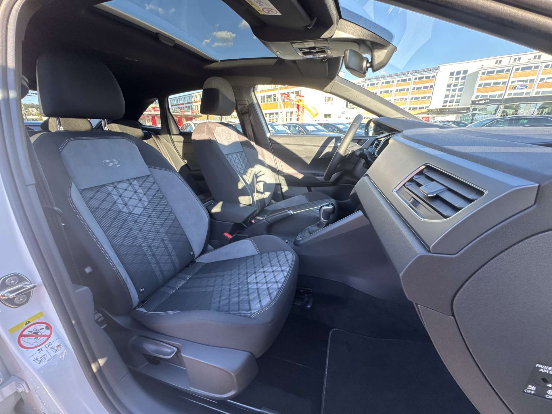 VW Taigo 1.5 TSi R-Line DSG-Automat-image-12