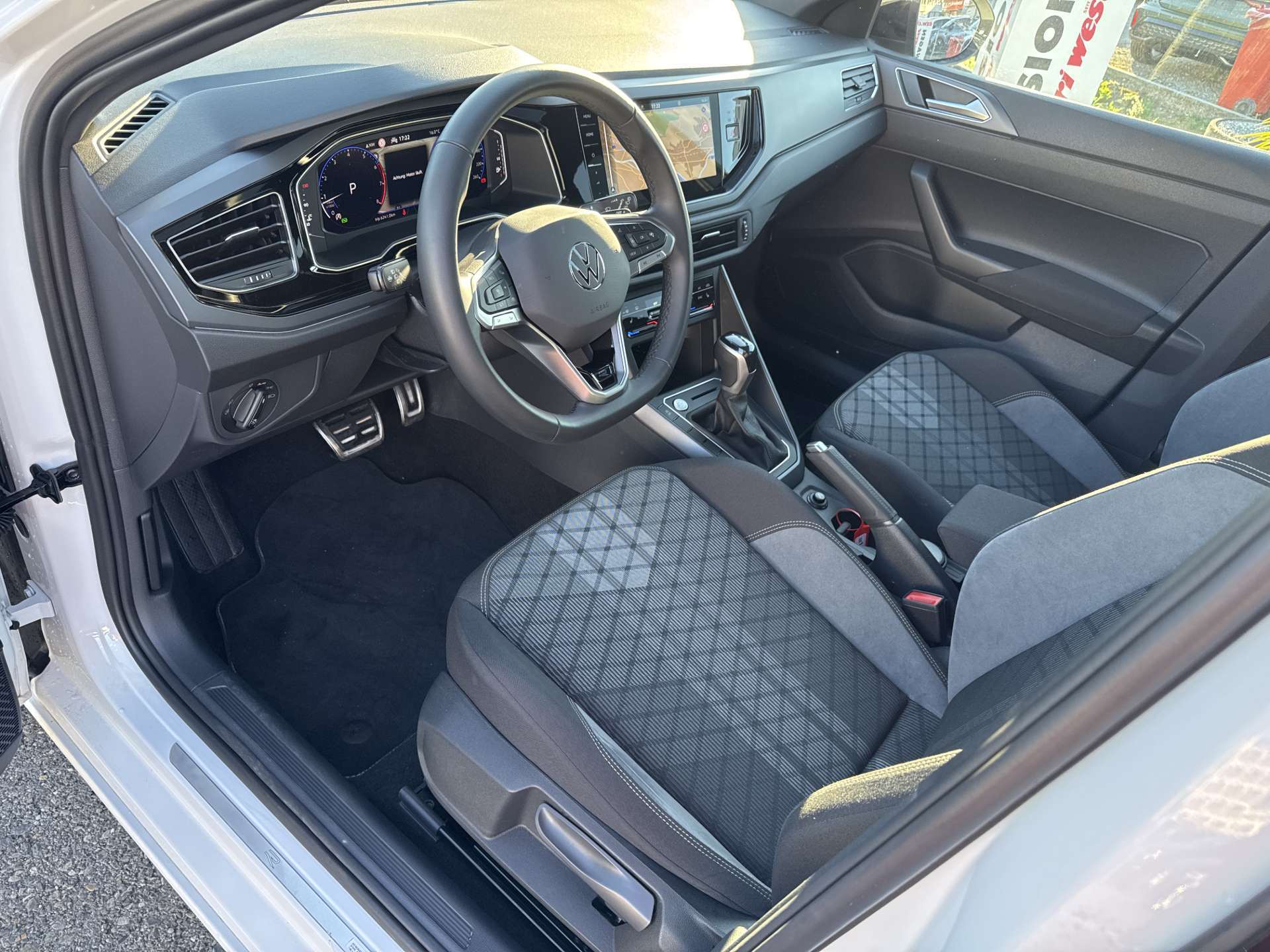 VW Taigo 1.5 TSi R-Line DSG-Automat-image-5