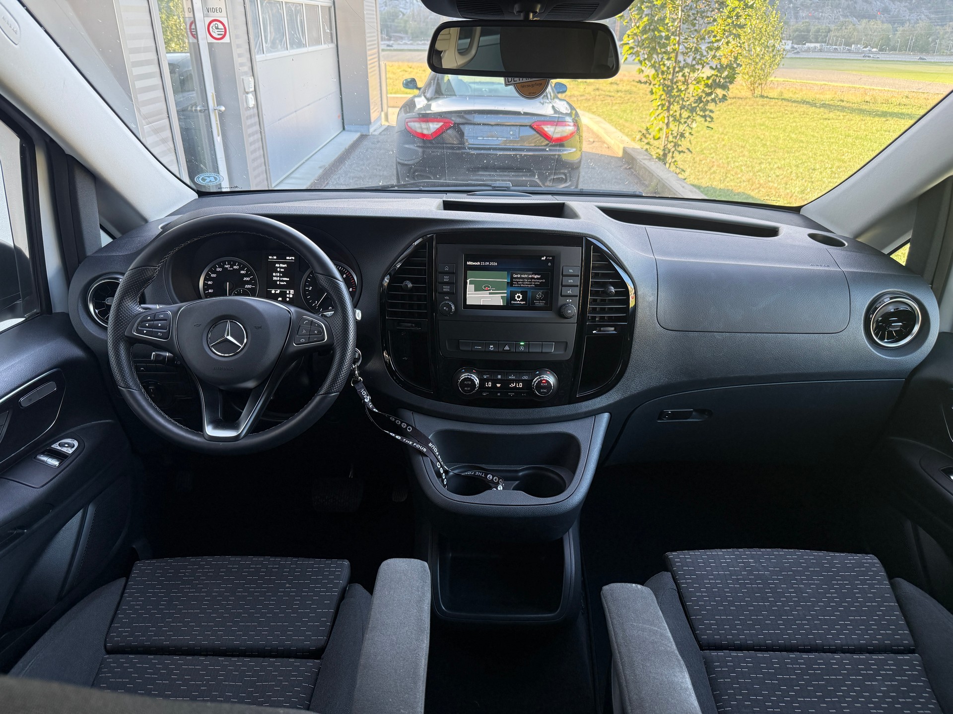 MERCEDES-BENZ Vito 116 CDI Lang Select Tourer 4Matic 9G-Tronic-image-4