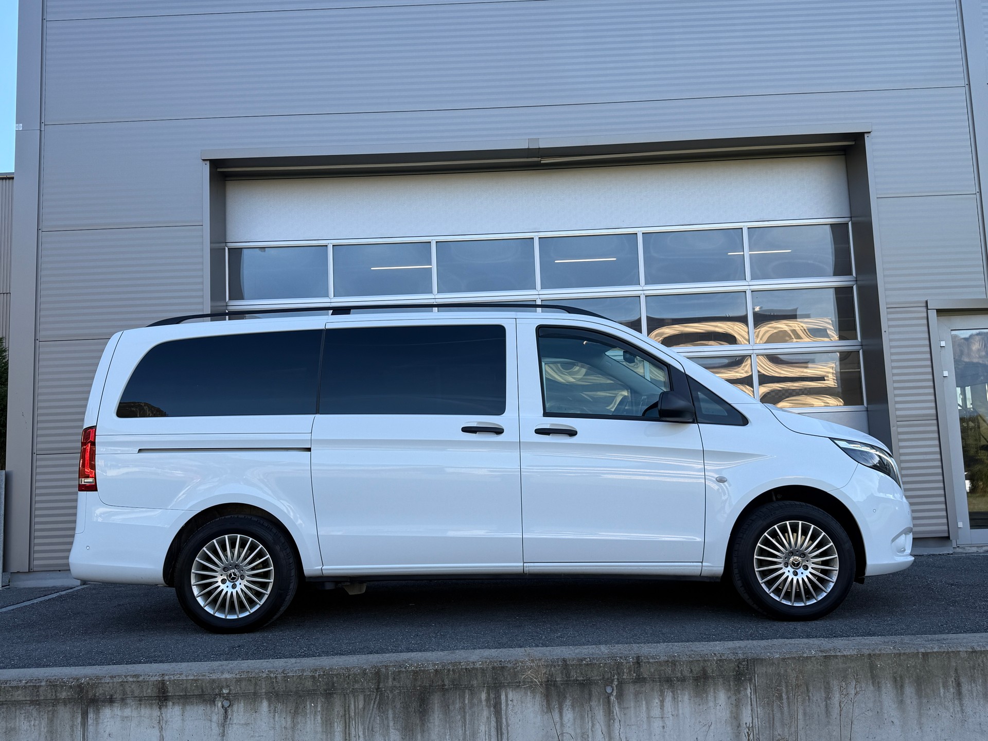 MERCEDES-BENZ Vito 116 CDI Lang Select Tourer 4Matic 9G-Tronic-image-0