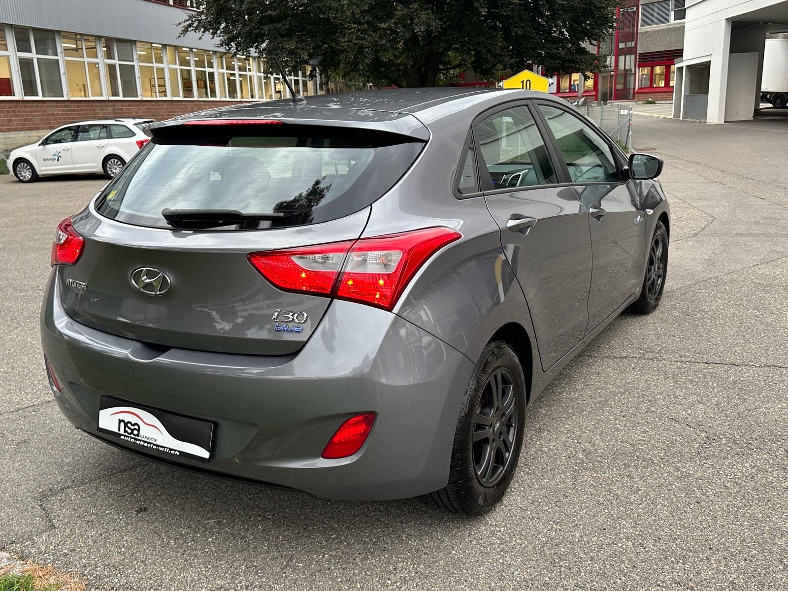 HYUNDAI i30 1.6 CRDi Comfort-image-4