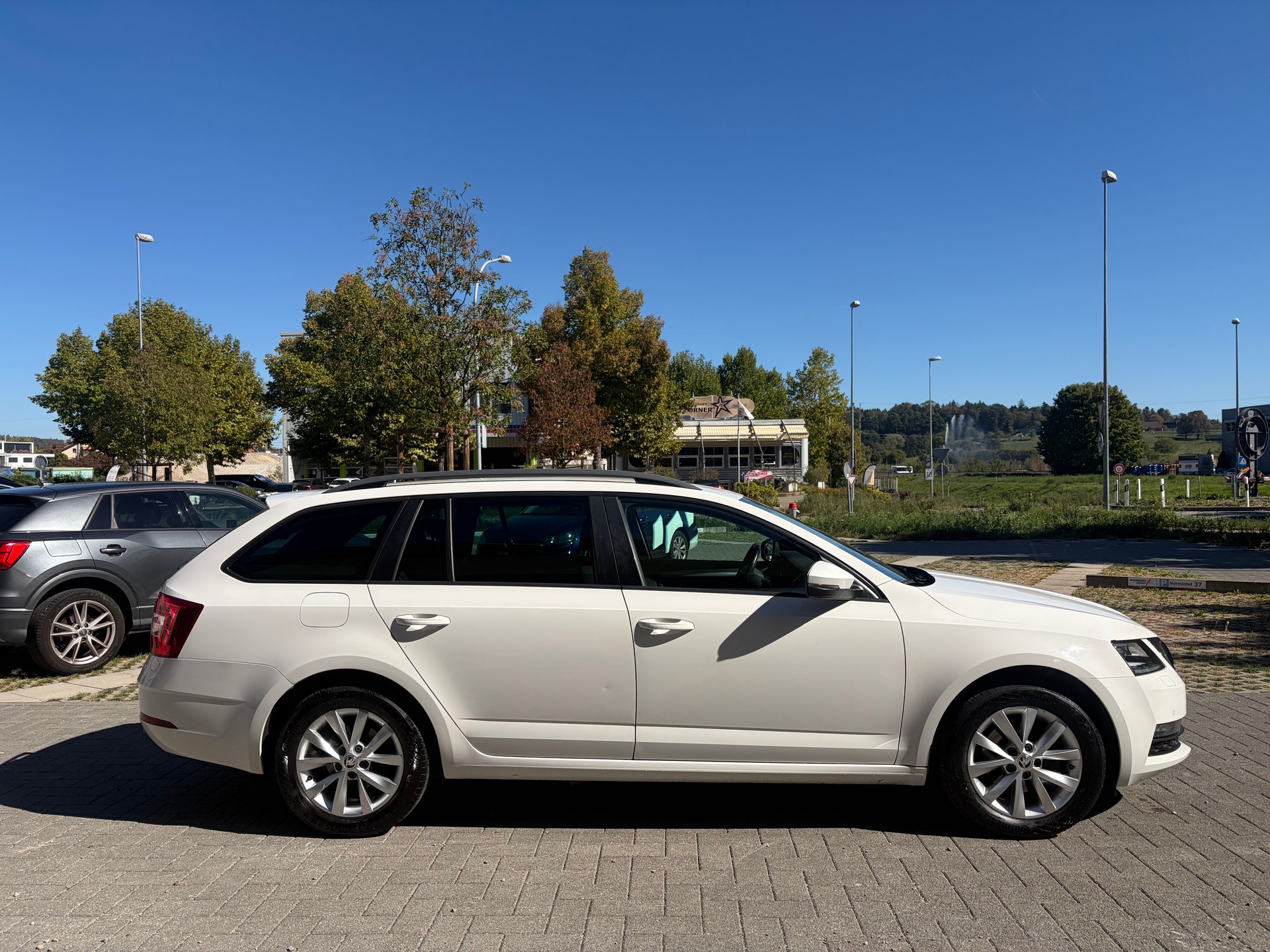 SKODA Octavia Combi 2.0 TDI Ambition 4x4-image-3