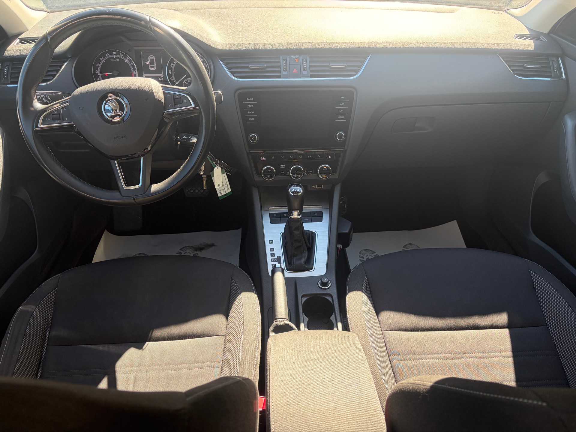 SKODA Octavia Combi 2.0 TDI Ambition 4x4-image-8