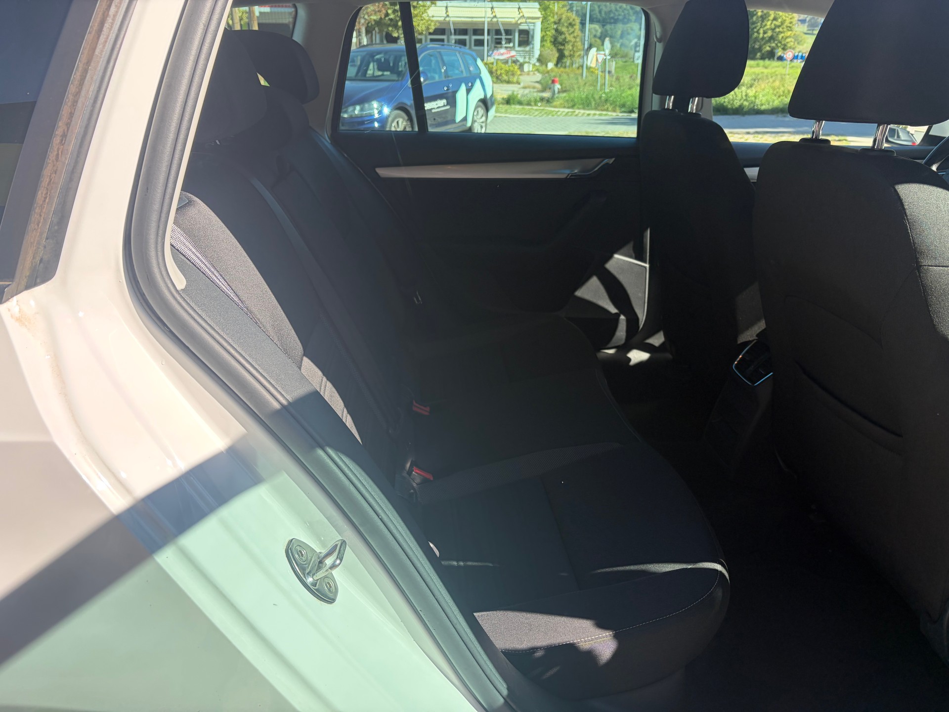 SKODA Octavia Combi 2.0 TDI Ambition 4x4-image-13