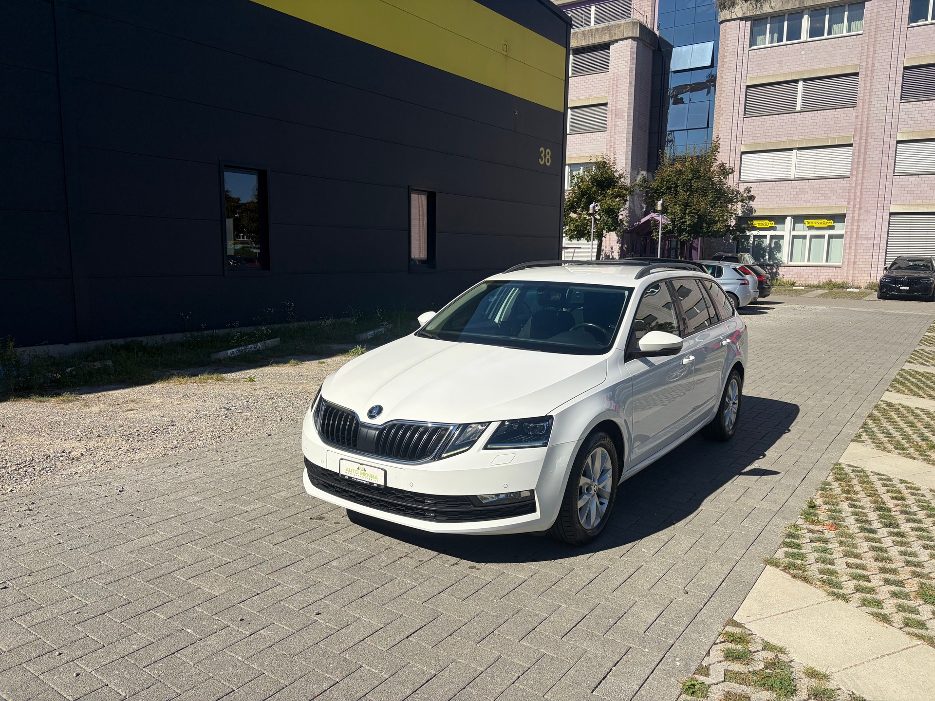SKODA Octavia Combi 2.0 TDI Ambition 4x4-image-0