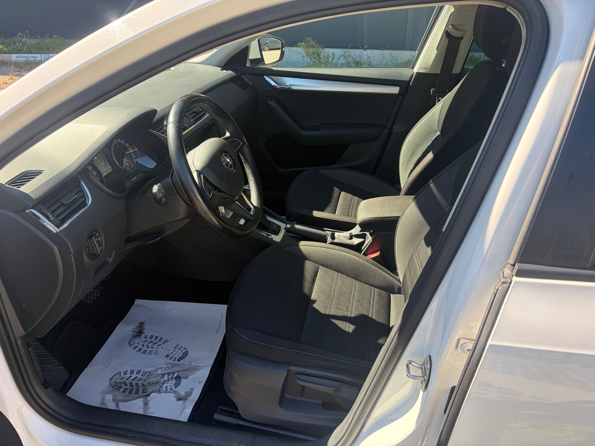 SKODA Octavia Combi 2.0 TDI Ambition 4x4-image-9