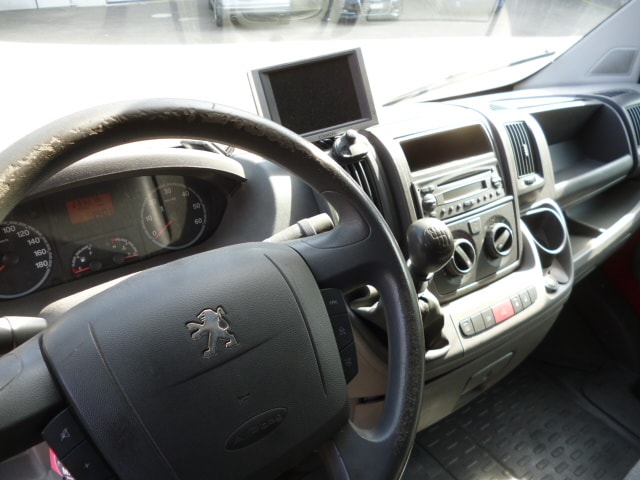 PEUGEOT Boxer-image-3