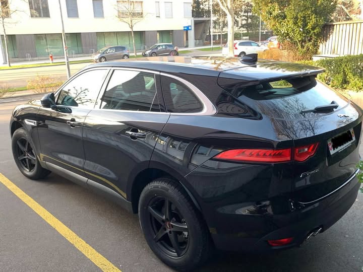 JAGUAR F-Pace 2.0d Prestige Automatik-image-1