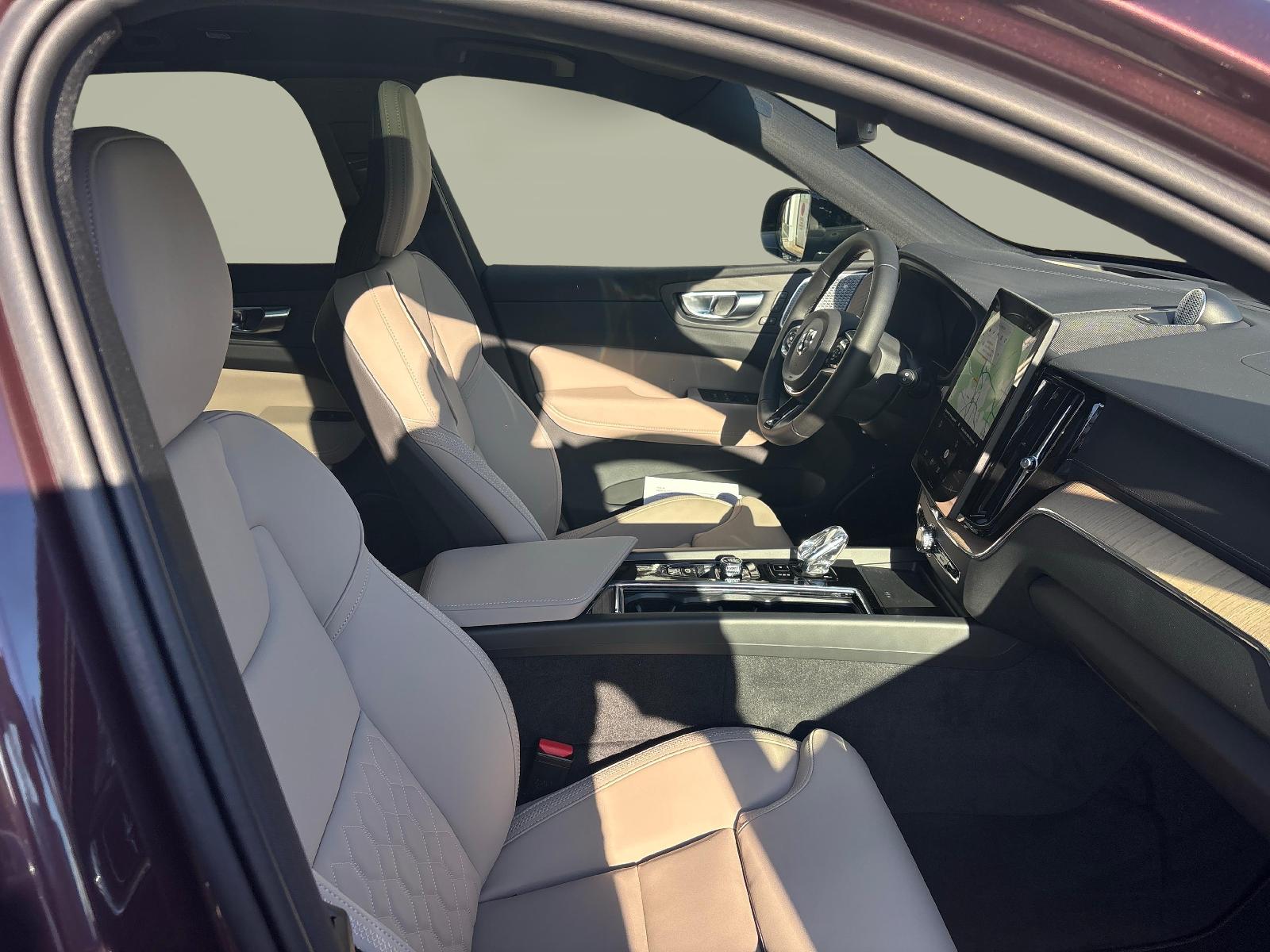 VOLVO XC60 2.0 T6 TE Ultra Dark eAWD-image-9