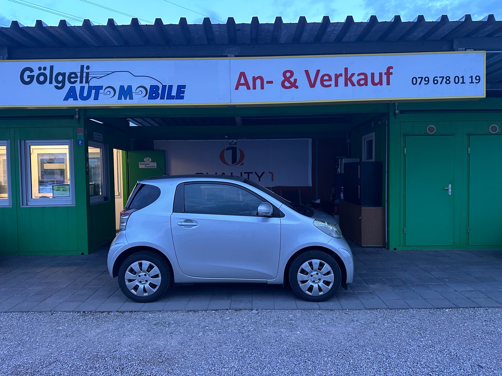 TOYOTA iQ 1.33 Dual VVT-i Linea Sol Premium Multidrive-image-7